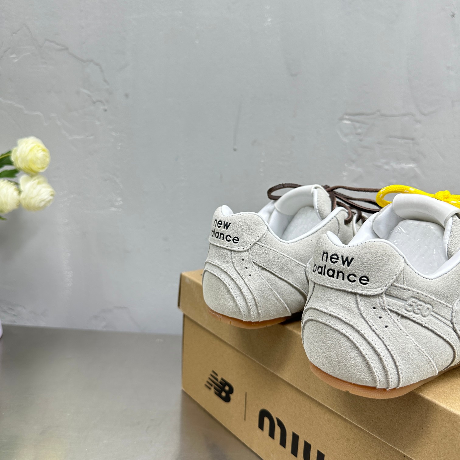 Miu Miu x New Balance NB530 Recreational Shoes: Stylish, Deconstructed Design with Unique Fabric and Color Options - 图片 5