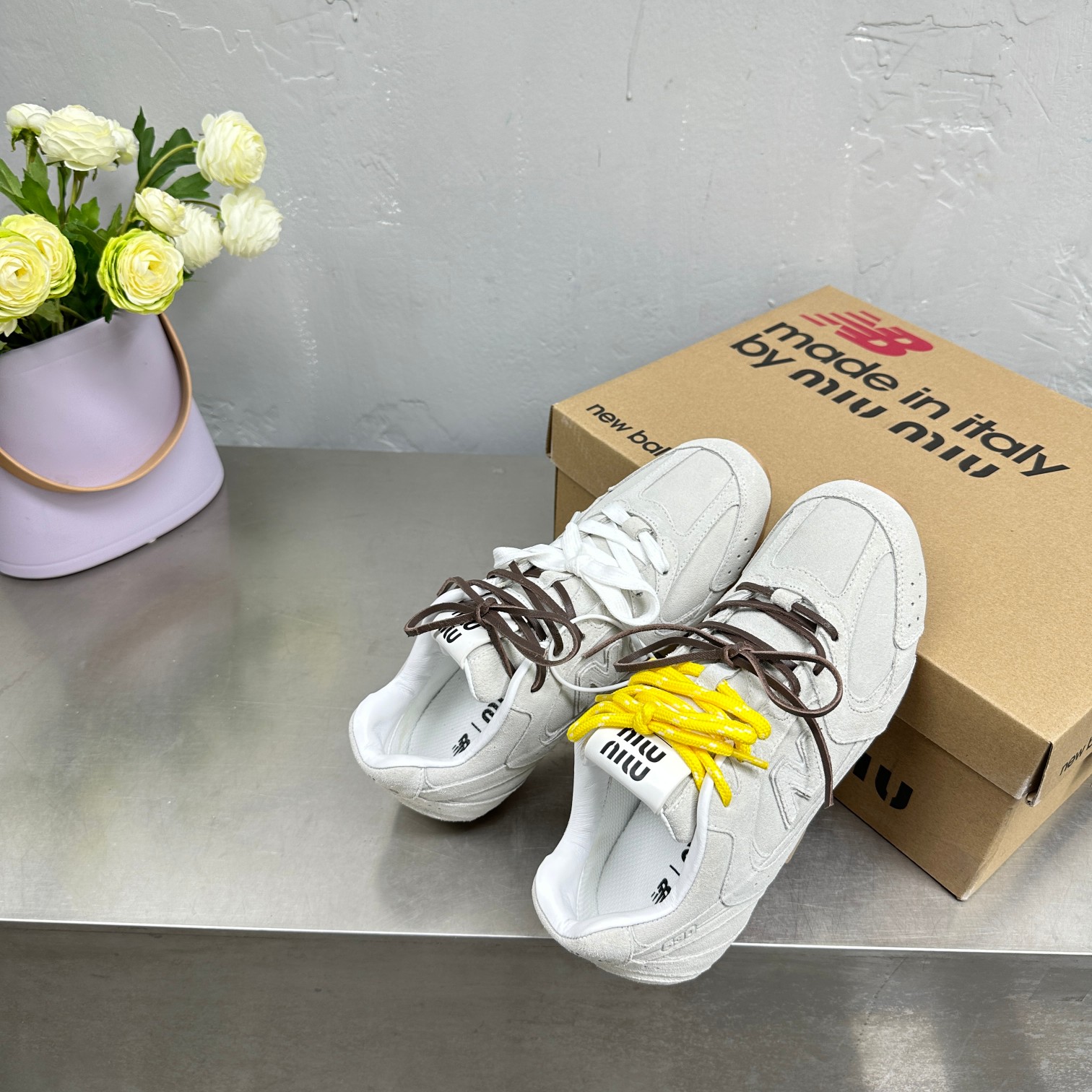 Miu Miu x New Balance NB530 Recreational Shoes: Stylish, Deconstructed Design with Unique Fabric and Color Options - 图片 4