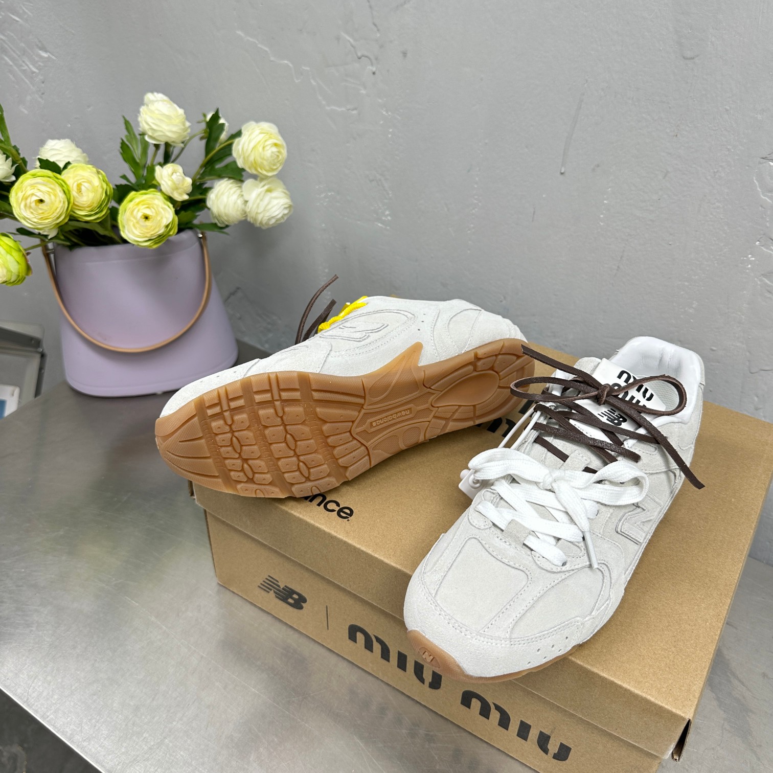 Miu Miu x New Balance NB530 Recreational Shoes: Stylish, Deconstructed Design with Unique Fabric and Color Options - 图片 2