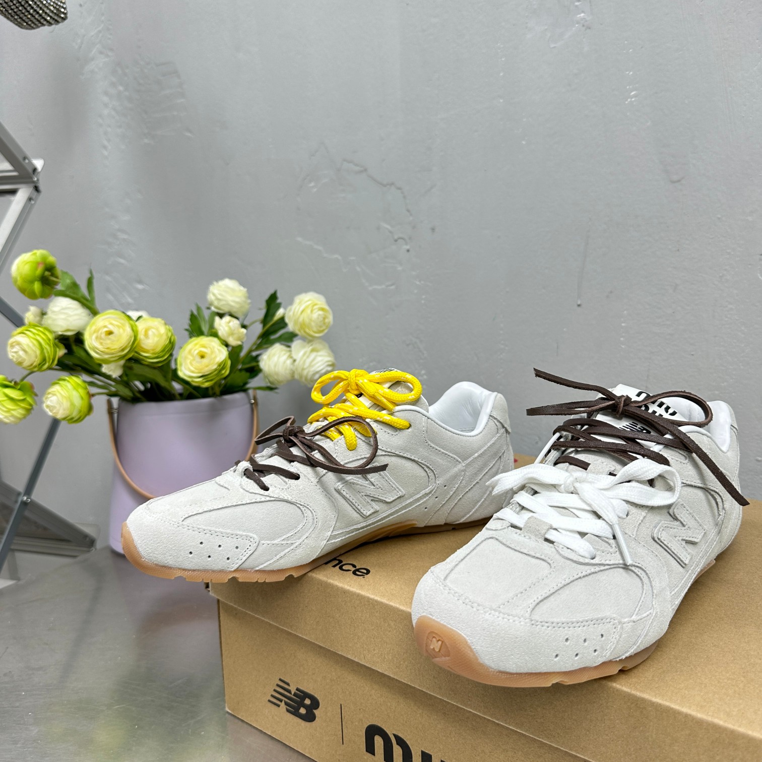 Miu Miu x New Balance NB530 Recreational Shoes: Stylish, Deconstructed Design with Unique Fabric and Color Options - 图片 3