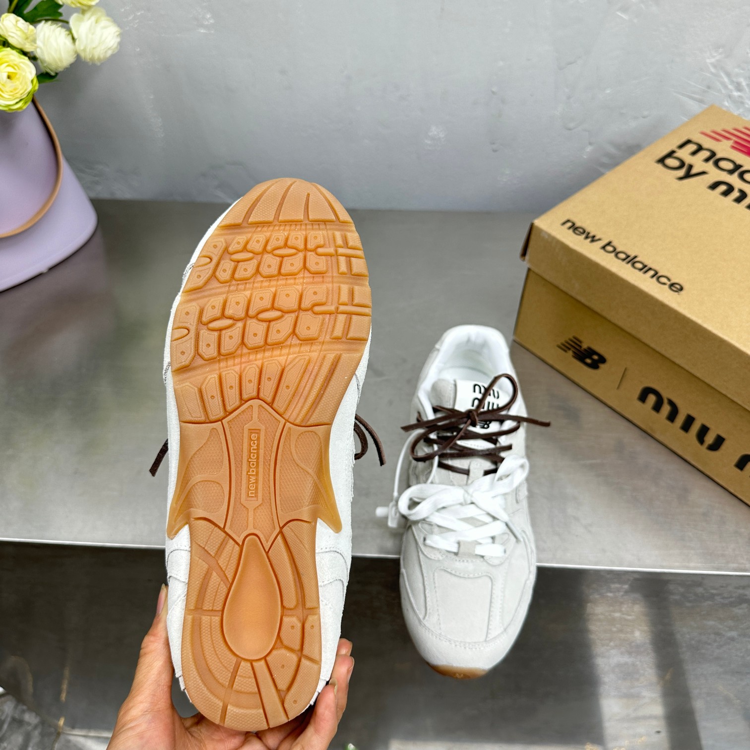 Miu Miu x New Balance NB530 Recreational Shoes: Stylish, Deconstructed Design with Unique Fabric and Color Options - 图片 9