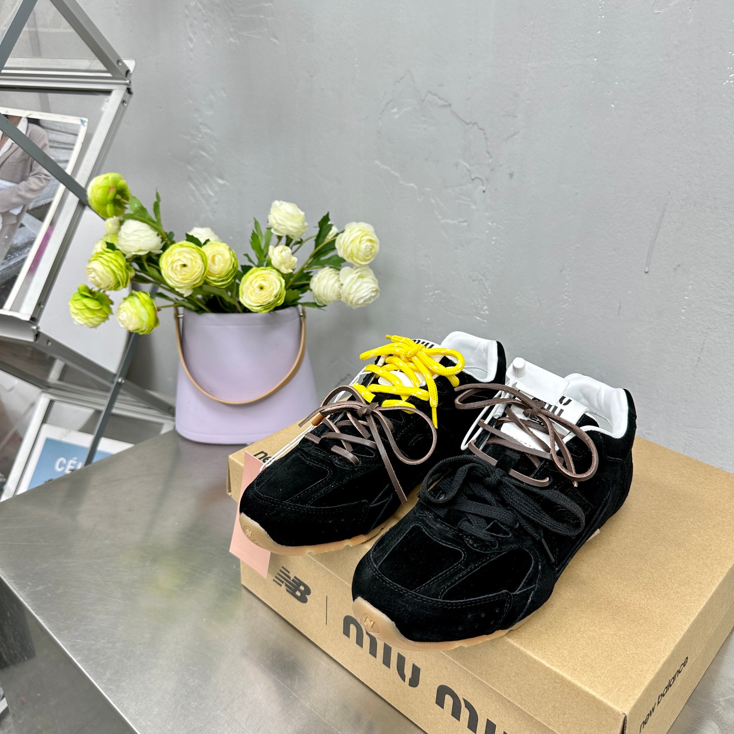 Miu Miu x New Balance 530SL Recreational Shoes: Stylish, Deconstructed Sneakers with Unique Design - 图片 4