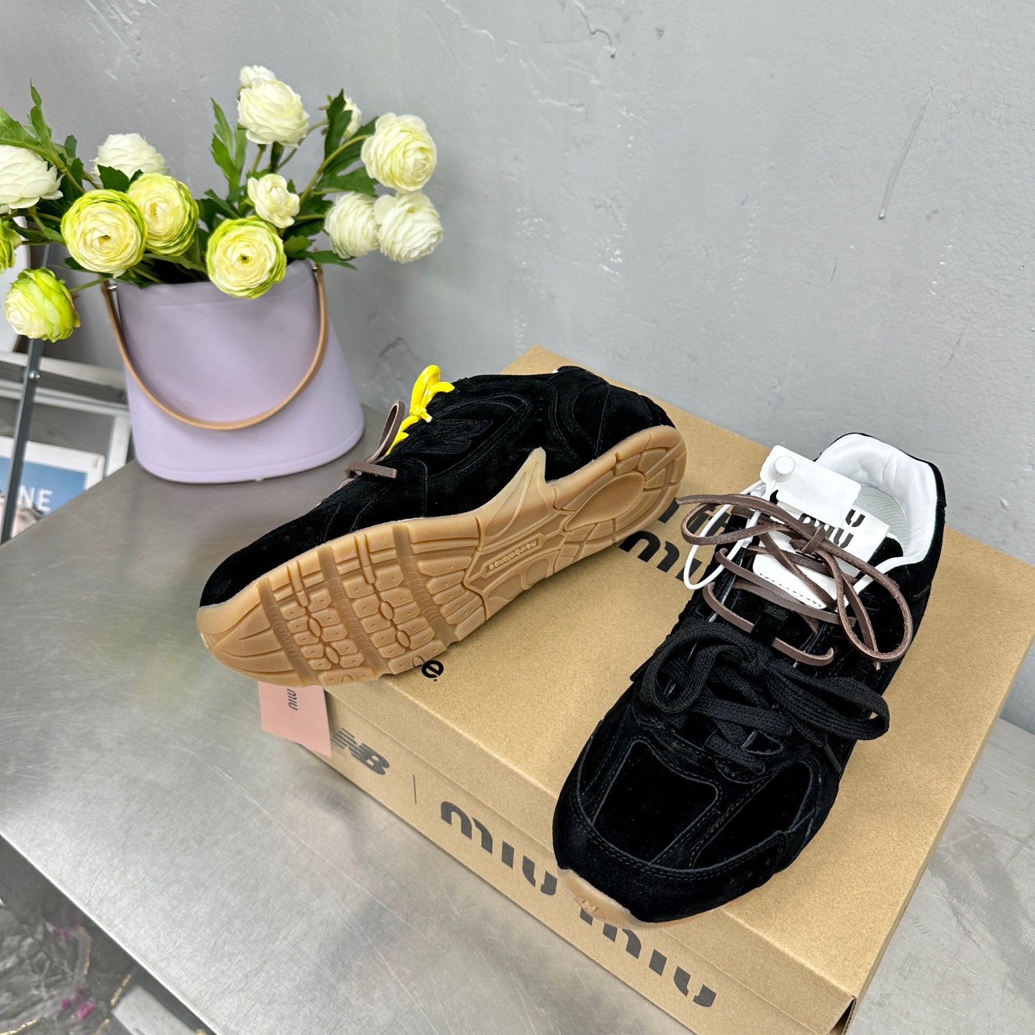 Miu Miu x New Balance 530SL Recreational Shoes: Stylish, Deconstructed Sneakers with Unique Design - 图片 3