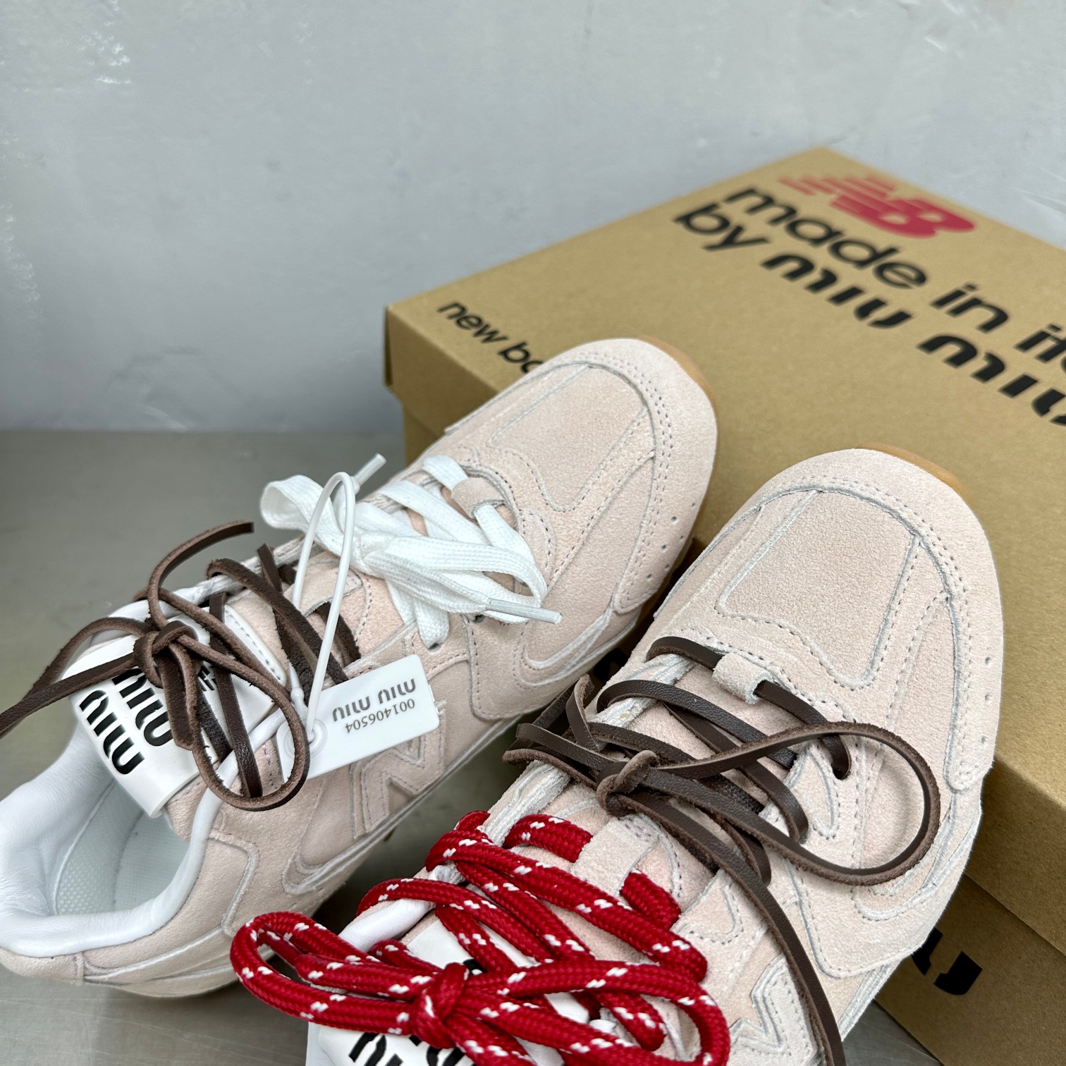 Miu Miu x New Balance NB530 Recreational Shoes: Deconstructed Design with Unique Color Palette - 图片 5