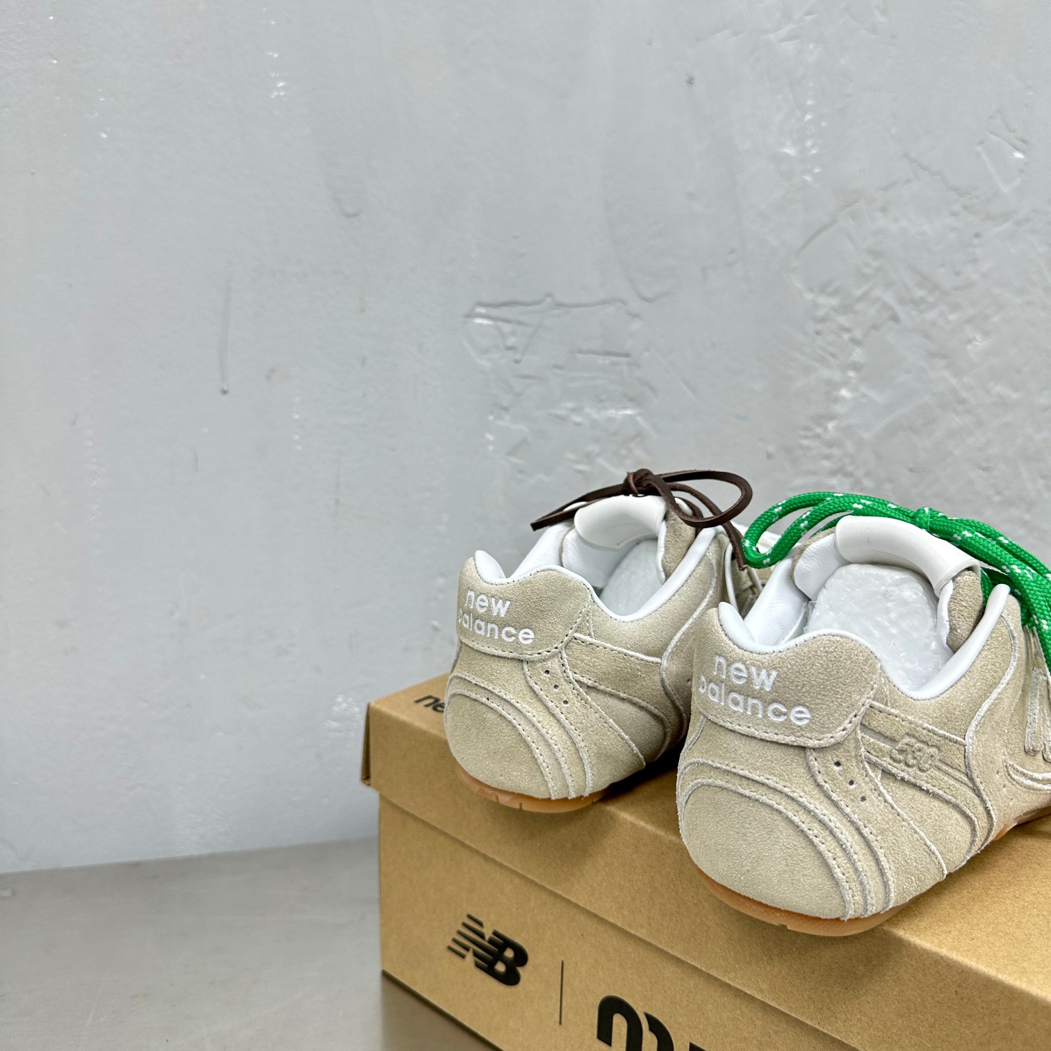 Miu Miu x New Balance NB530 Recreational Shoes: Stylish Iterative Design with Unique Features - 图片 6