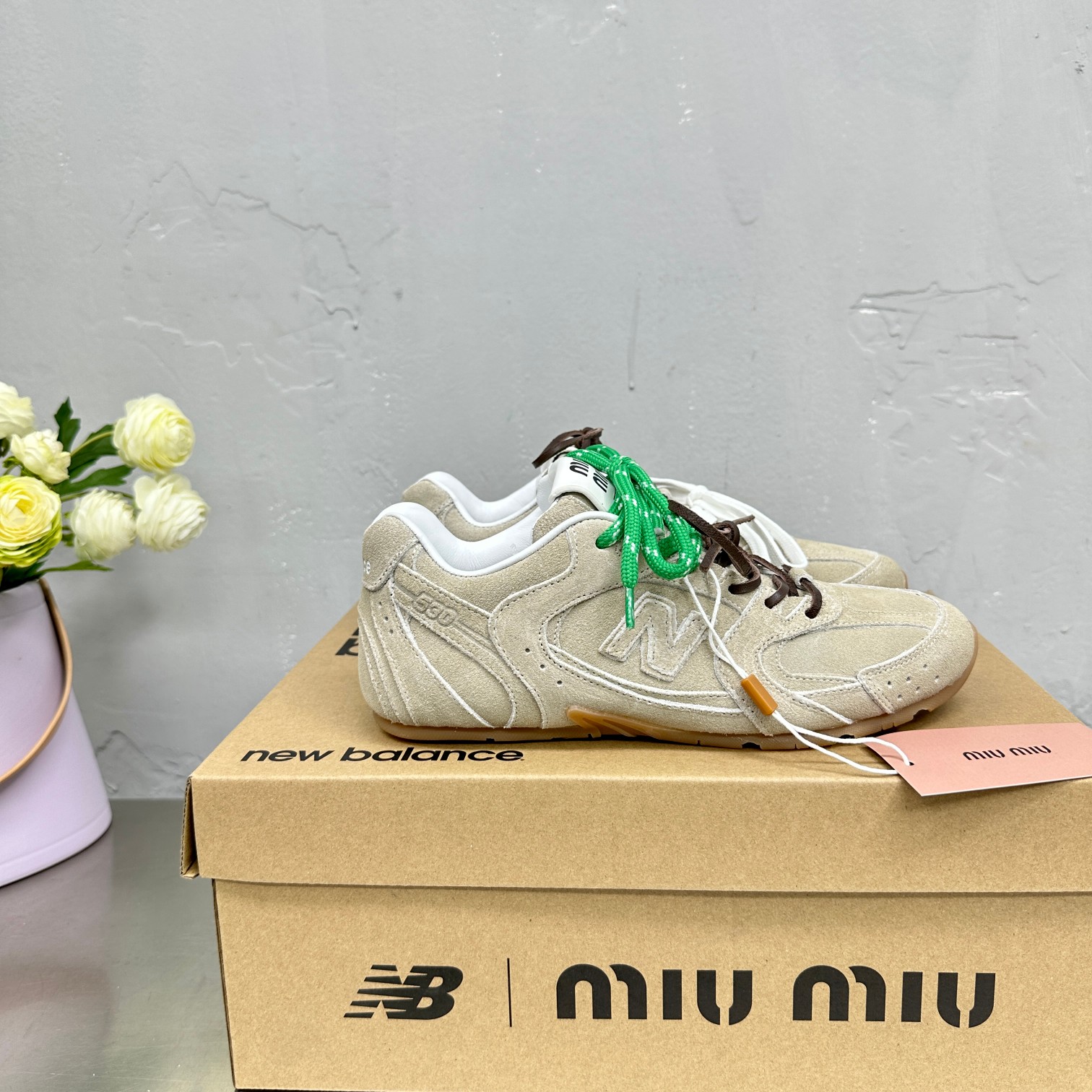 Miu Miu x New Balance NB530 Recreational Shoes: Stylish Iterative Design with Unique Features - 图片 3
