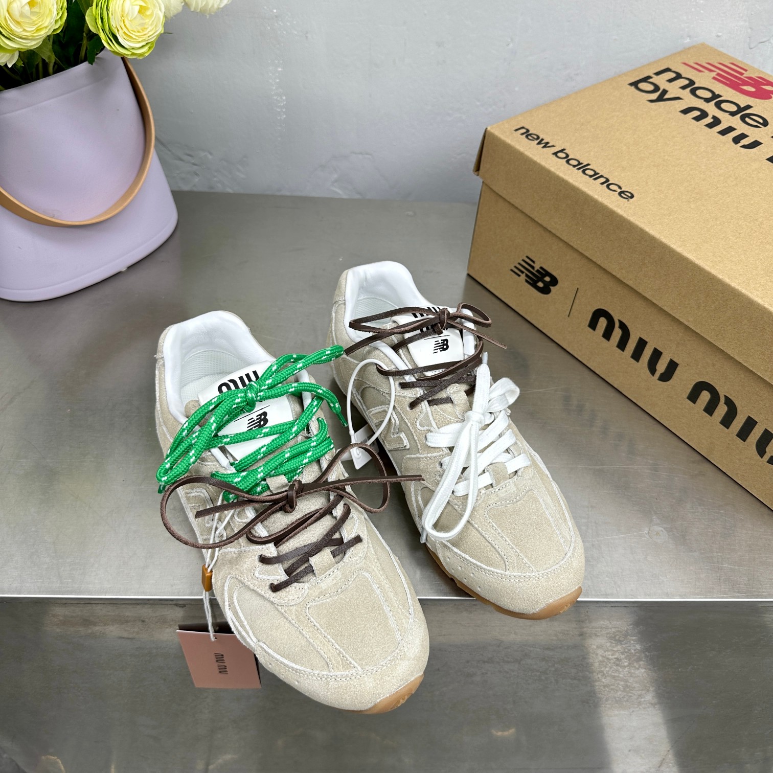 Miu Miu x New Balance NB530 Recreational Shoes: Stylish Iterative Design with Unique Features - 图片 8
