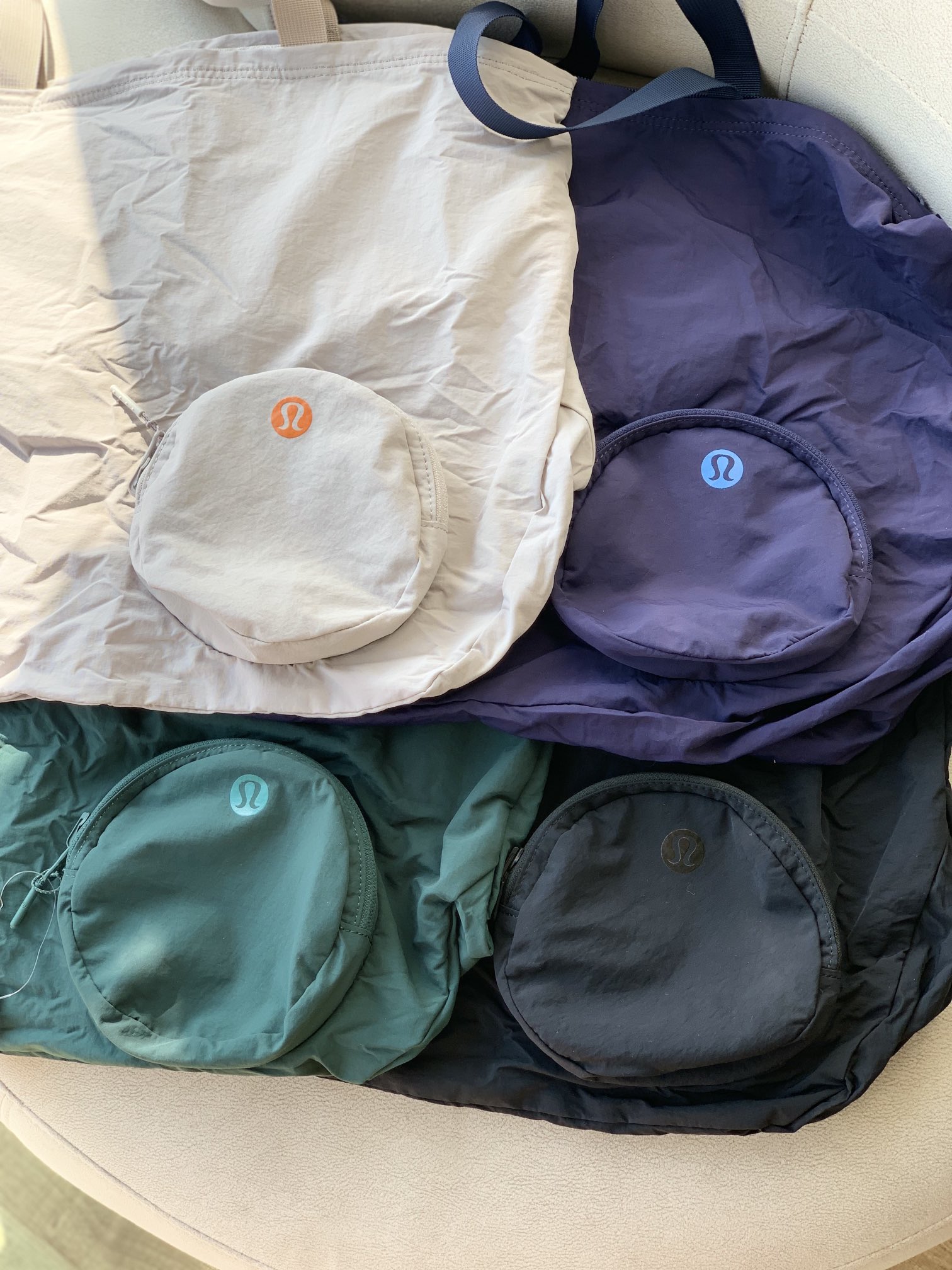 Crafted from lightweight, water-resistant fabric, this 30L packable tote - Comprehensive 6