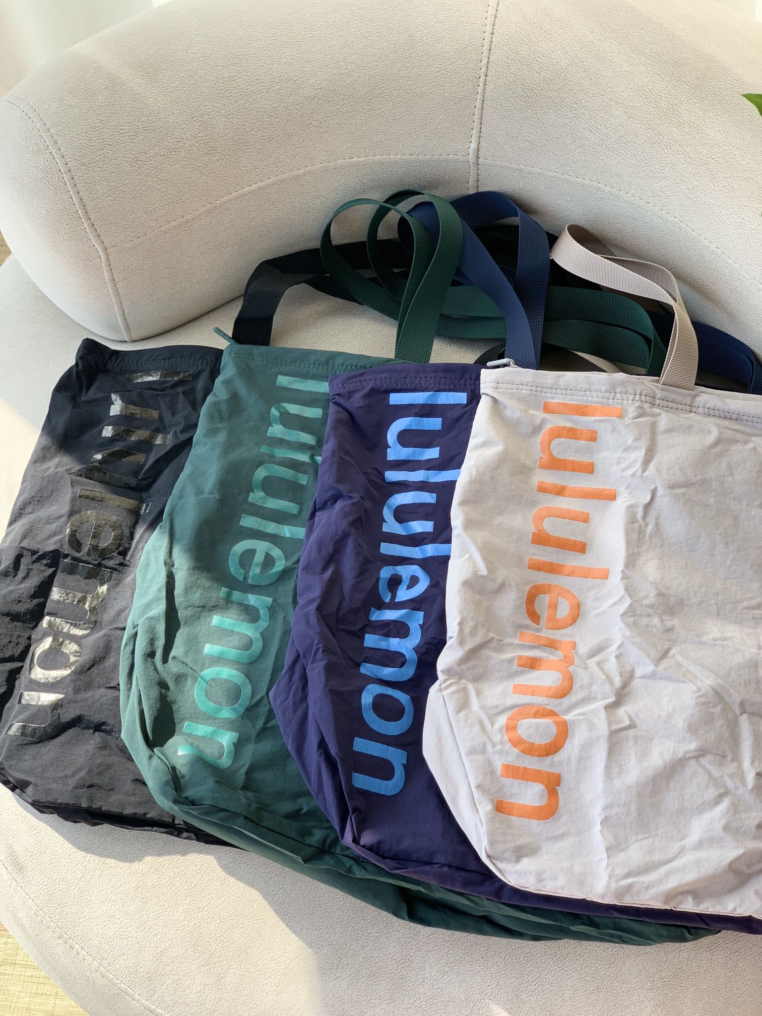 Crafted from lightweight, water-resistant fabric, this 30L packable tote - Comprehensive 2