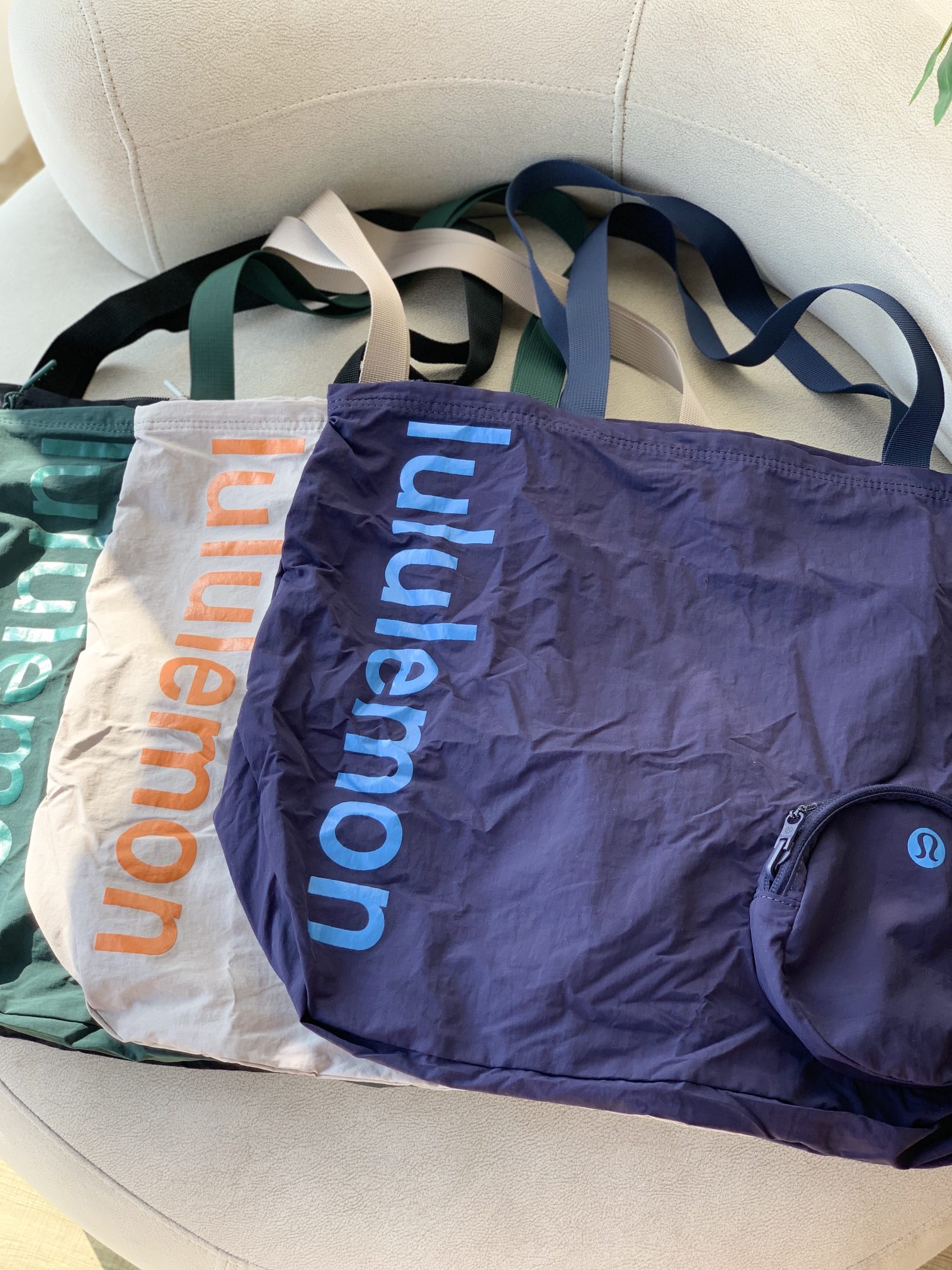 Crafted from lightweight, water-resistant fabric, this 30L packable tote - Comprehensive 3