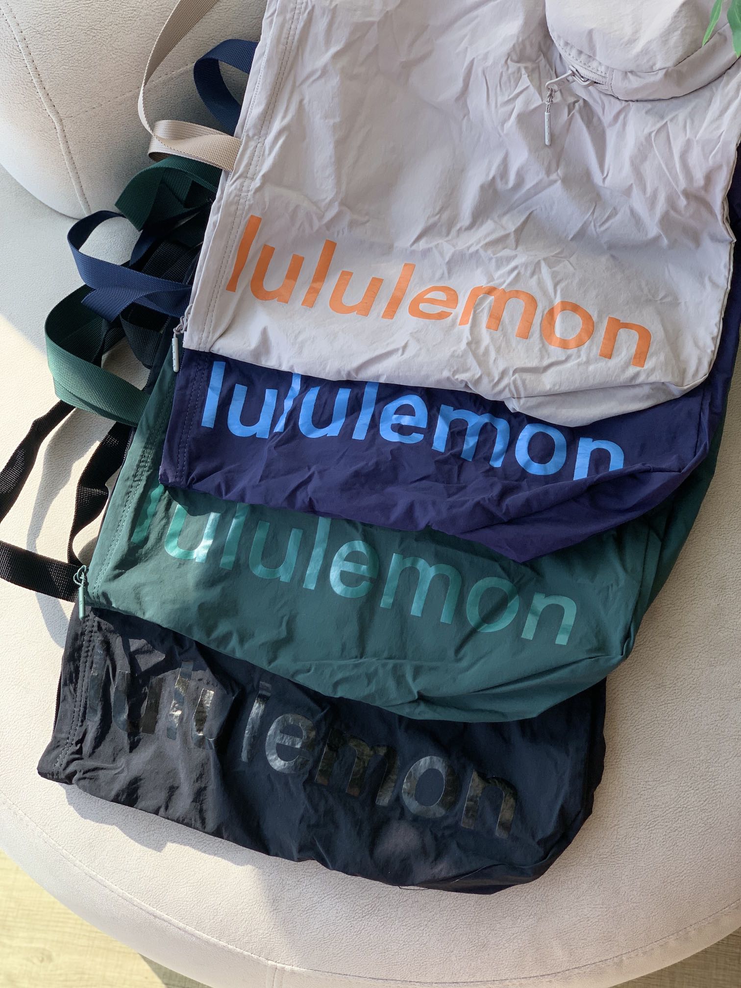 Crafted from lightweight, water-resistant fabric, this 30L packable tote - Comprehensive 4