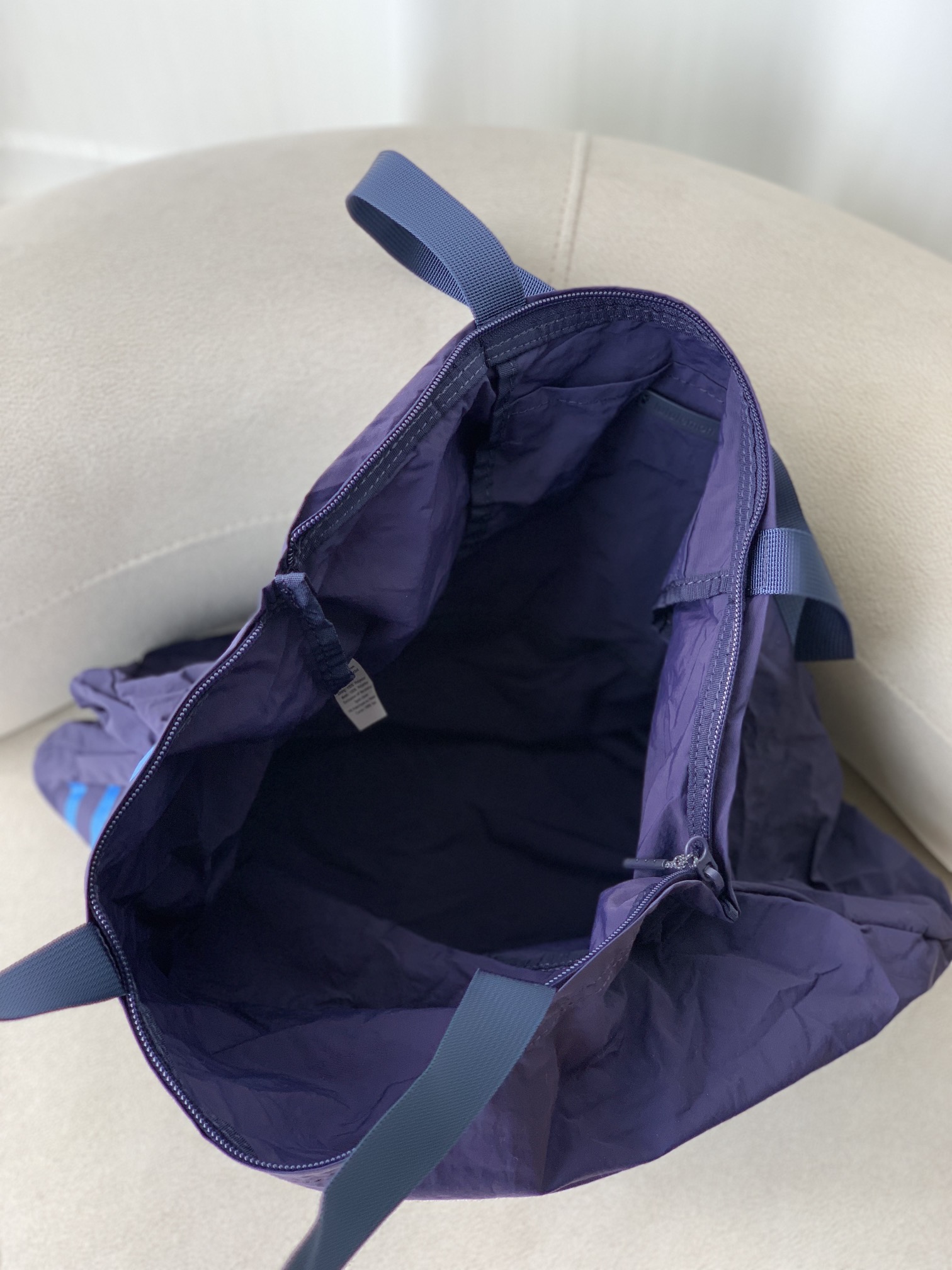 the exterior front circular pouch provides quick-access storage for - Comprehensive 7