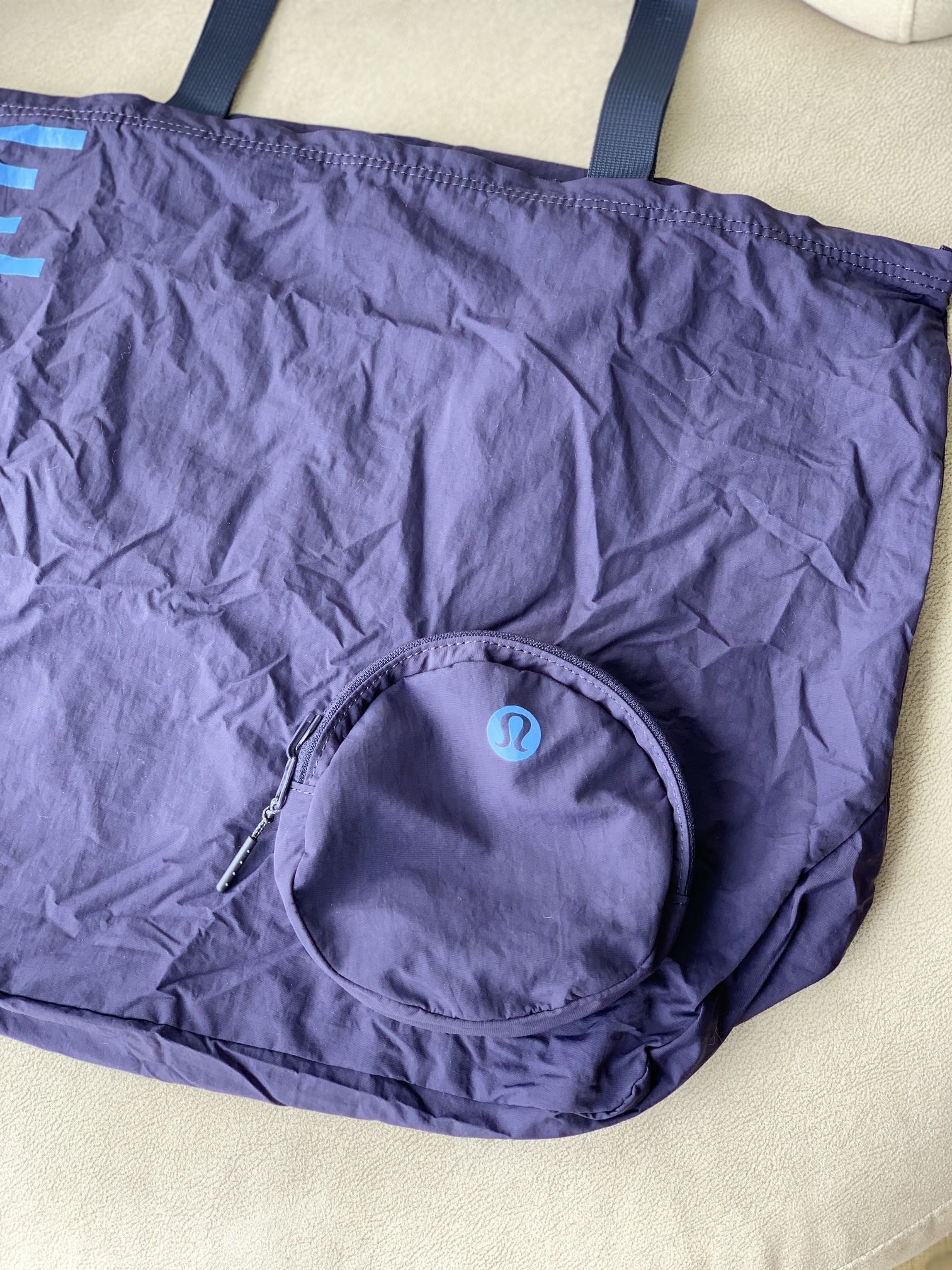 the exterior front circular pouch provides quick-access storage for - Comprehensive 4
