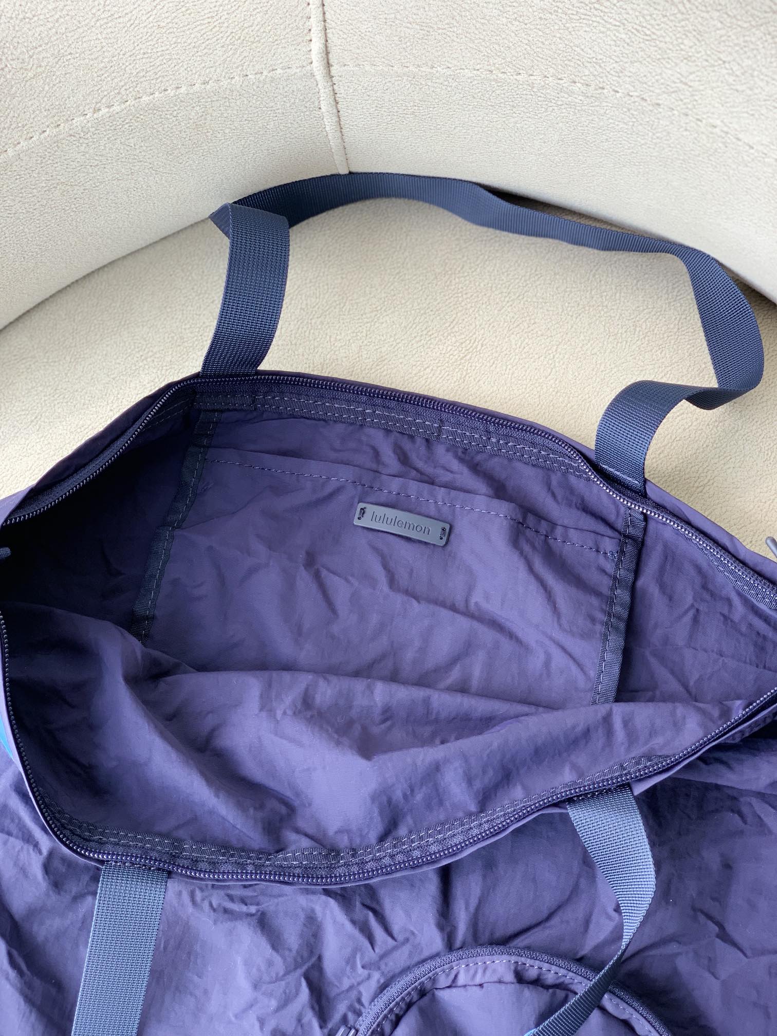 the exterior front circular pouch provides quick-access storage for - Comprehensive 6