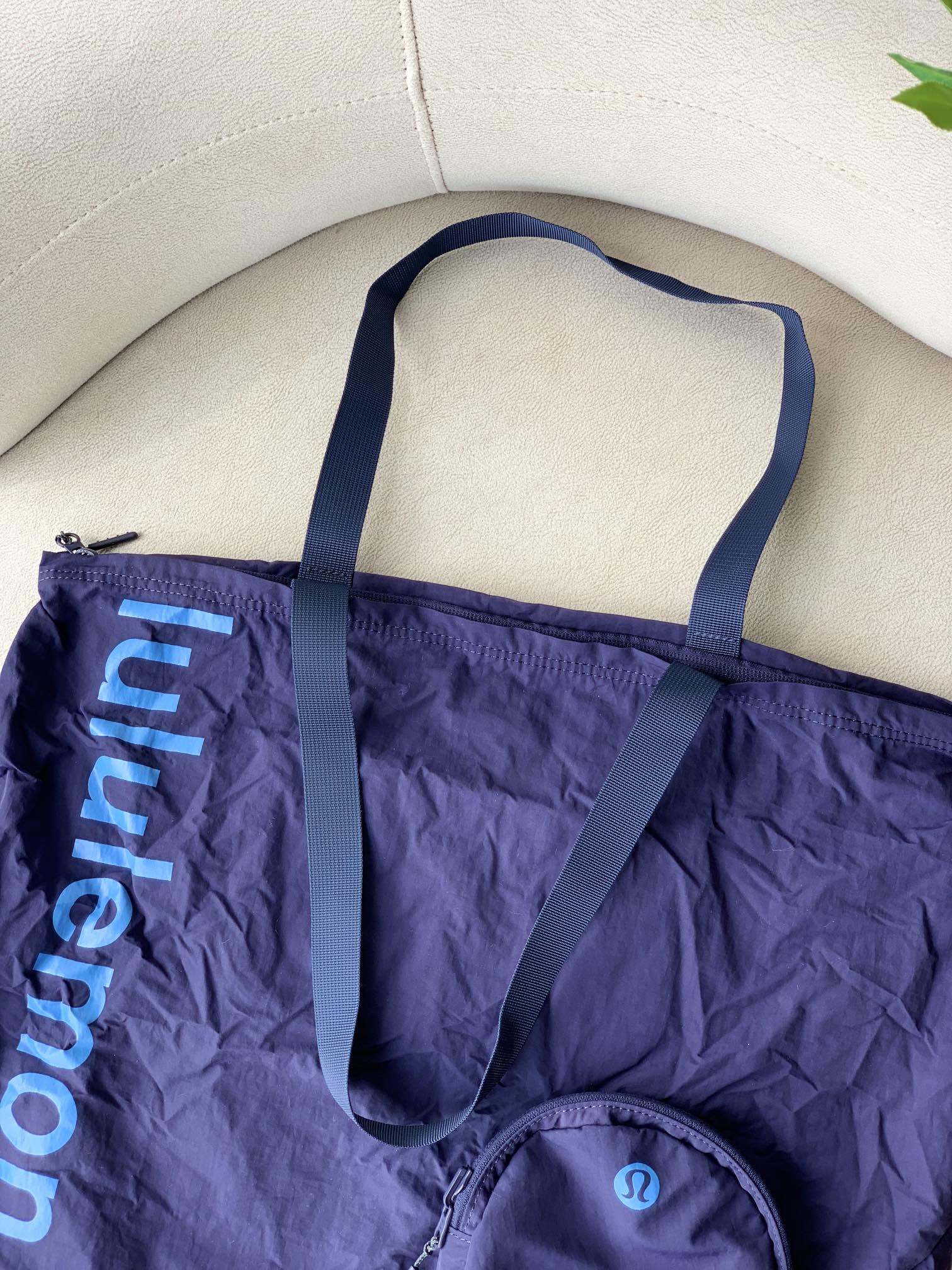 the exterior front circular pouch provides quick-access storage for - Comprehensive 5