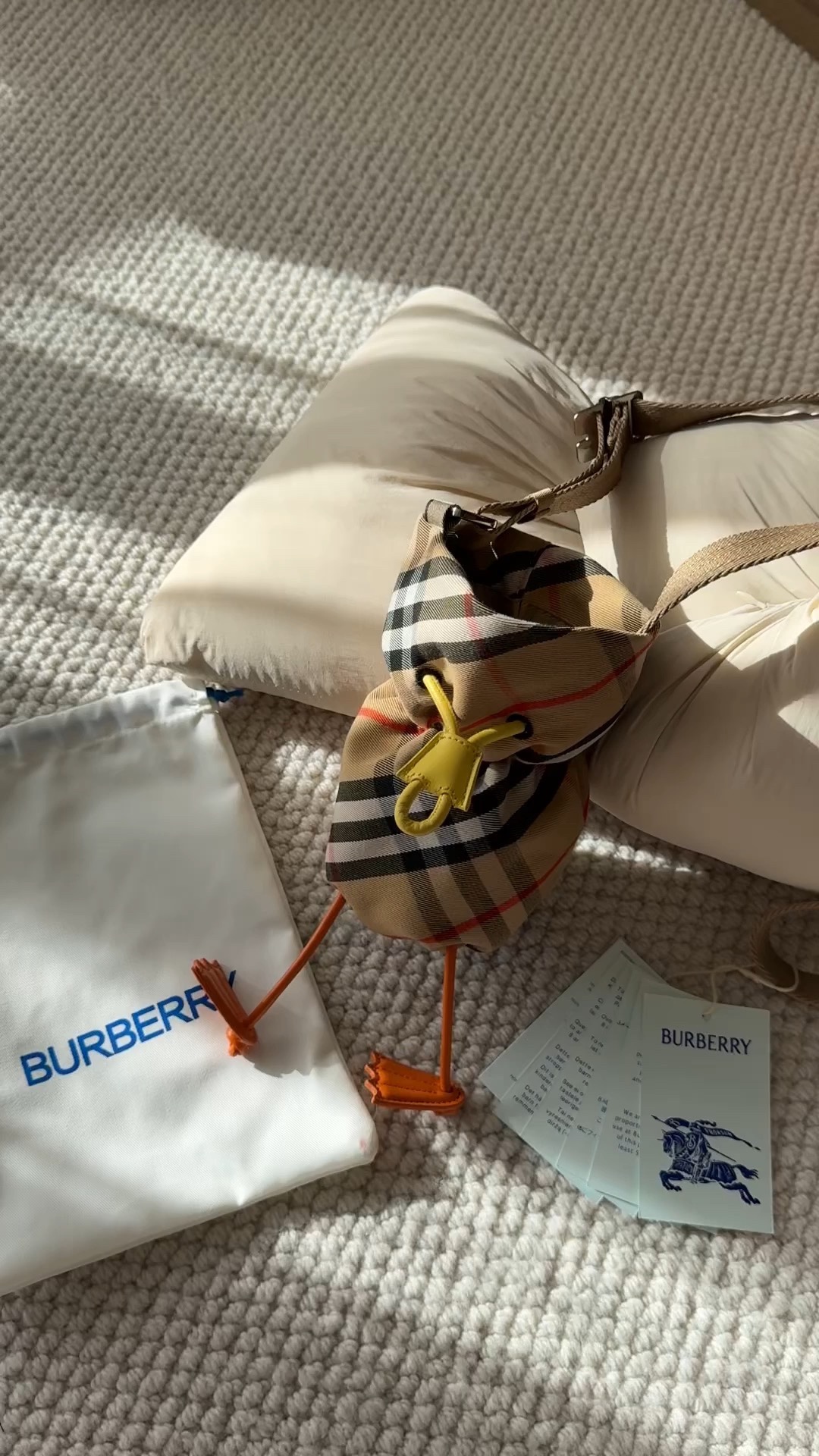 Accompanied by a cotton dust bag and tags - Bag