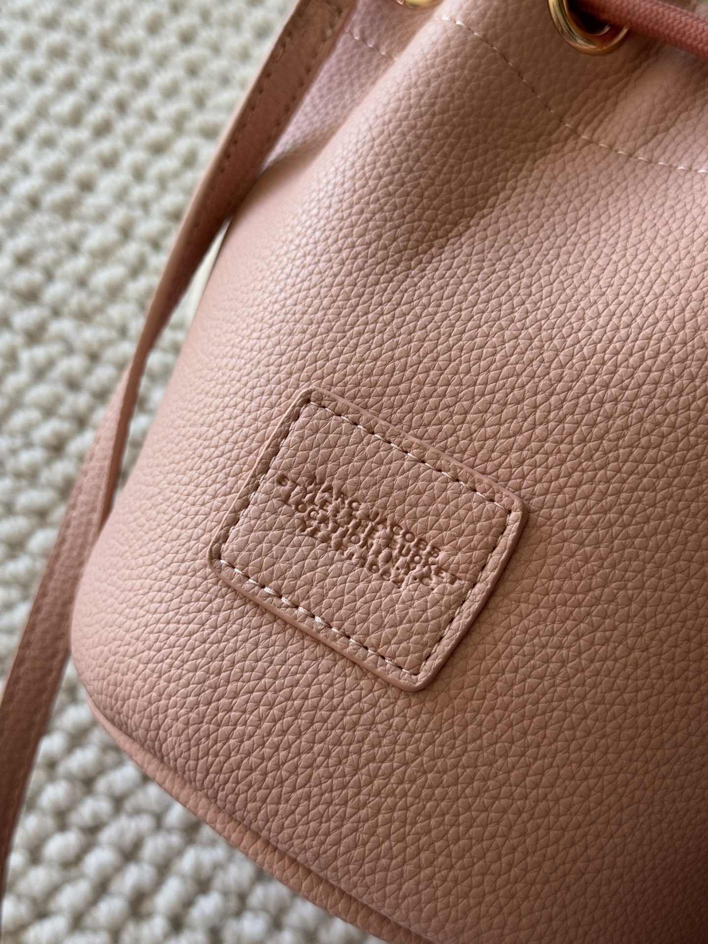 Imported pebbled calfskin featuring exceptional suppleness, resilience,  - Comprehensive 4