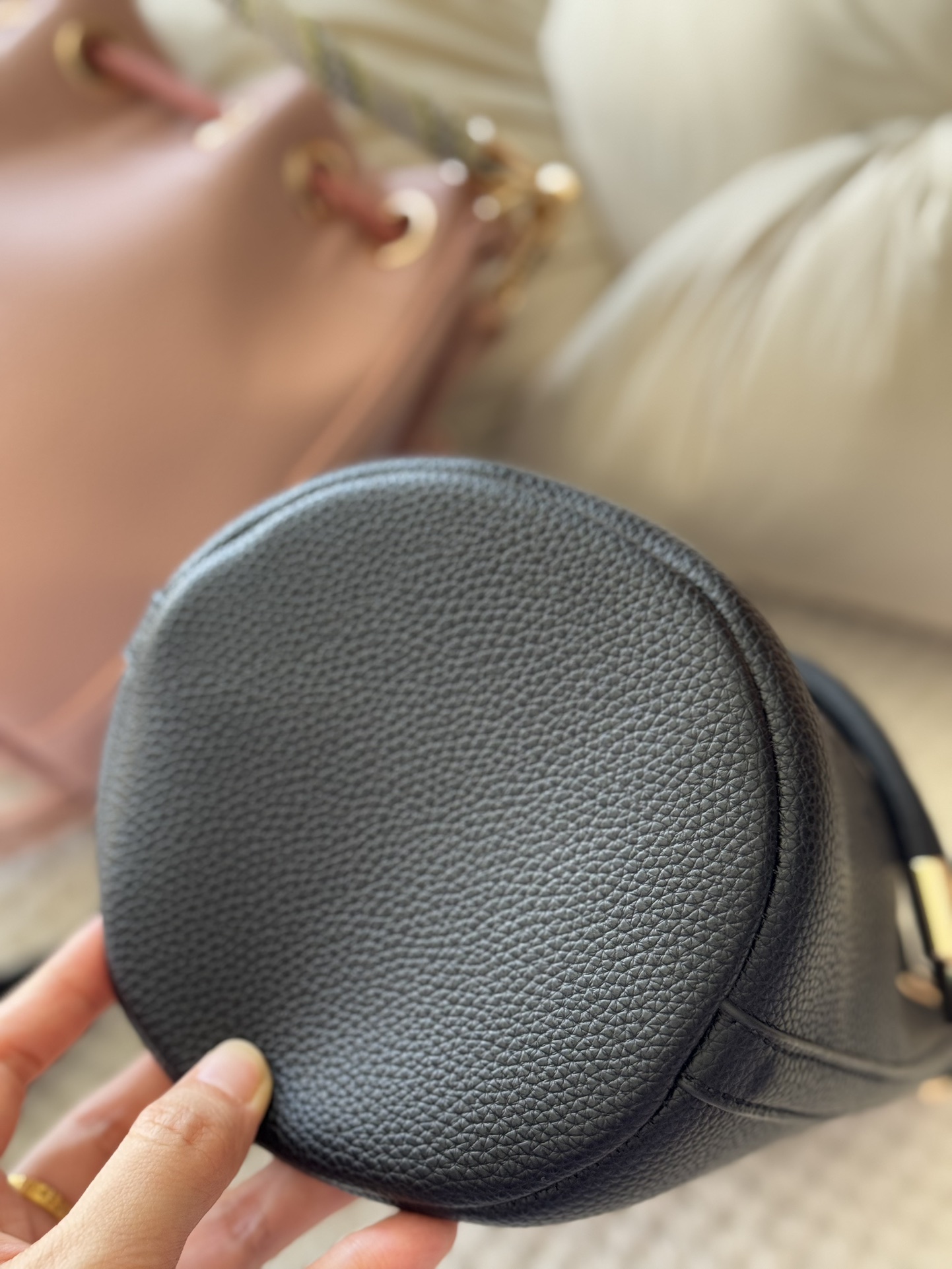 Imported pebbled calfskin featuring exceptional suppleness, resilience,  - Comprehensive 9