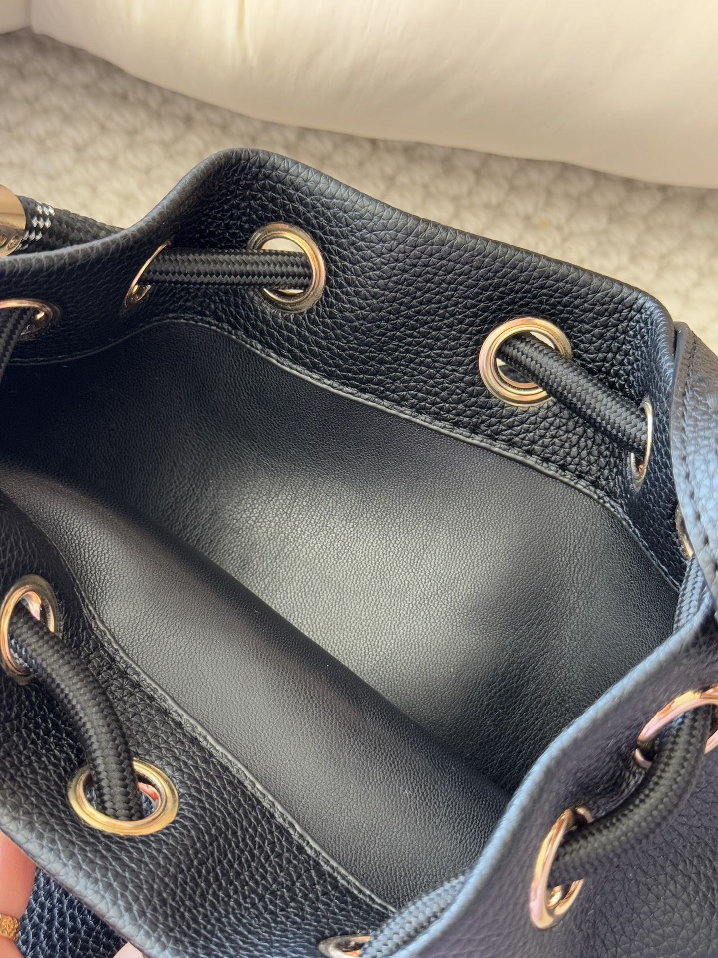 Imported pebbled calfskin featuring exceptional suppleness, resilience,  - Comprehensive 6
