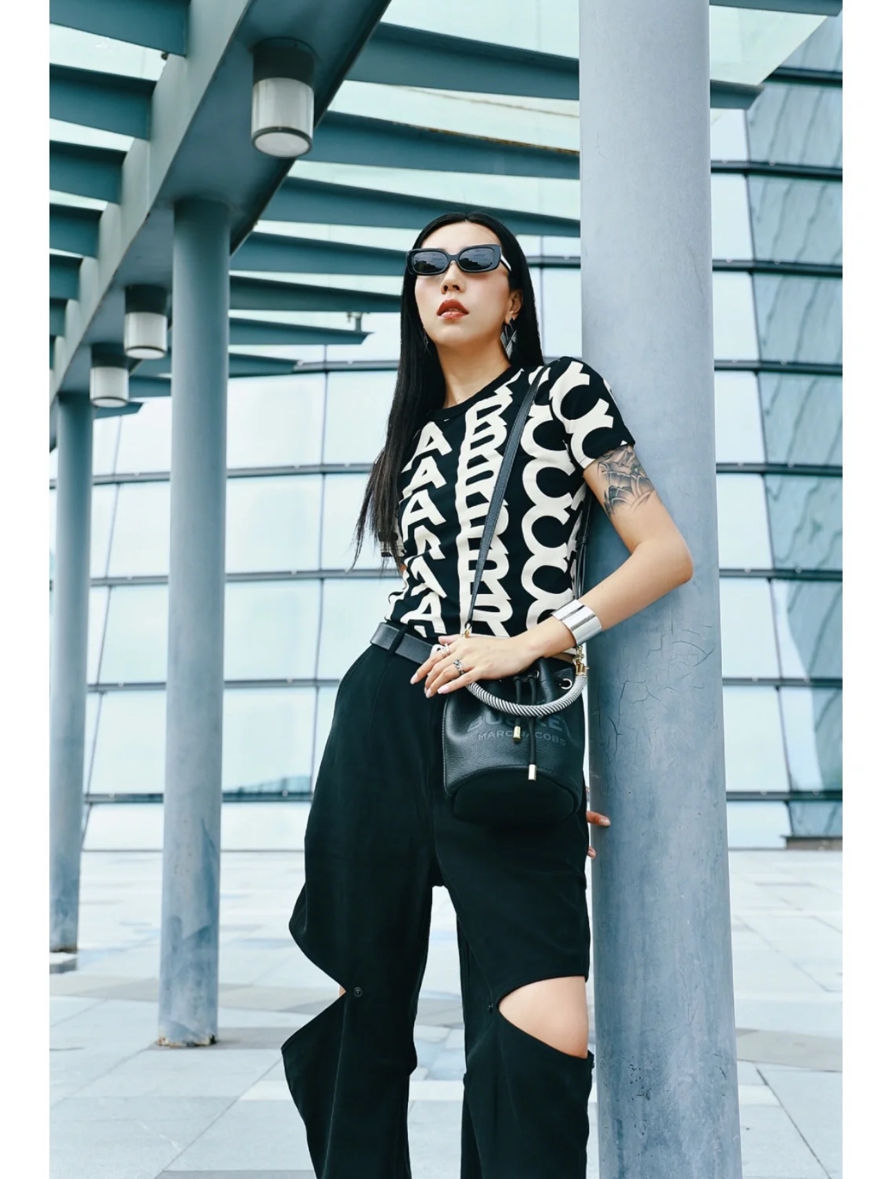 this bucket bag is designed for seamless on-the-go wear - Bag 9