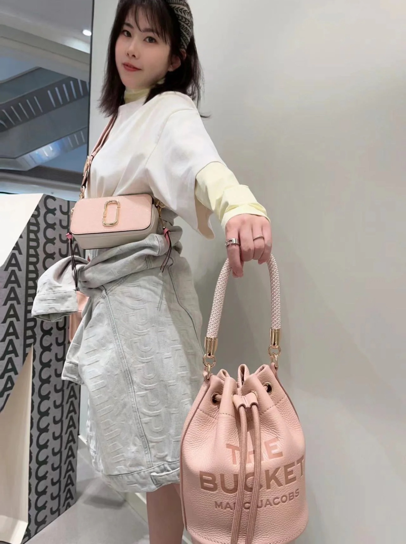this bucket bag is designed for seamless on-the-go wear - Bag 2