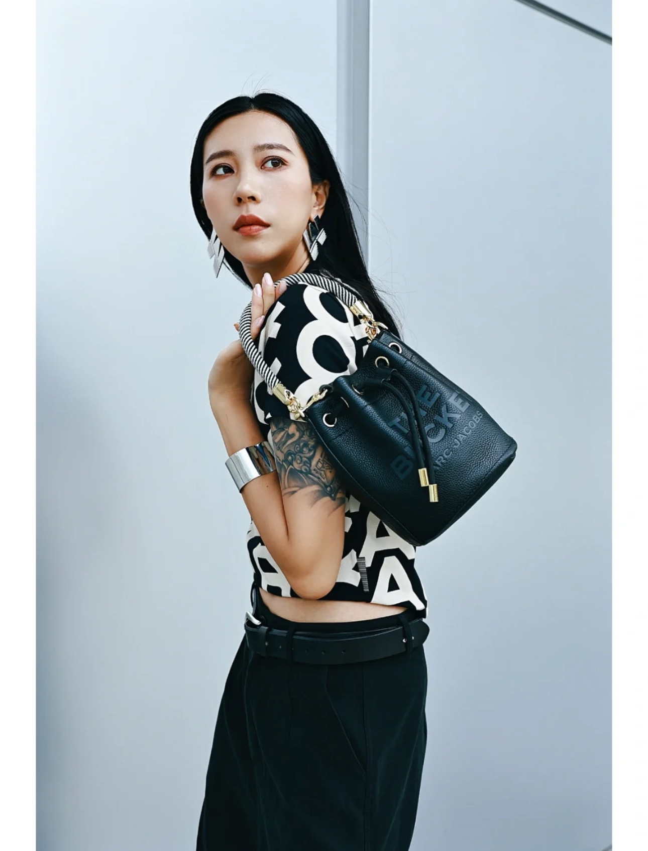 this bucket bag is designed for seamless on-the-go wear - Bag 8