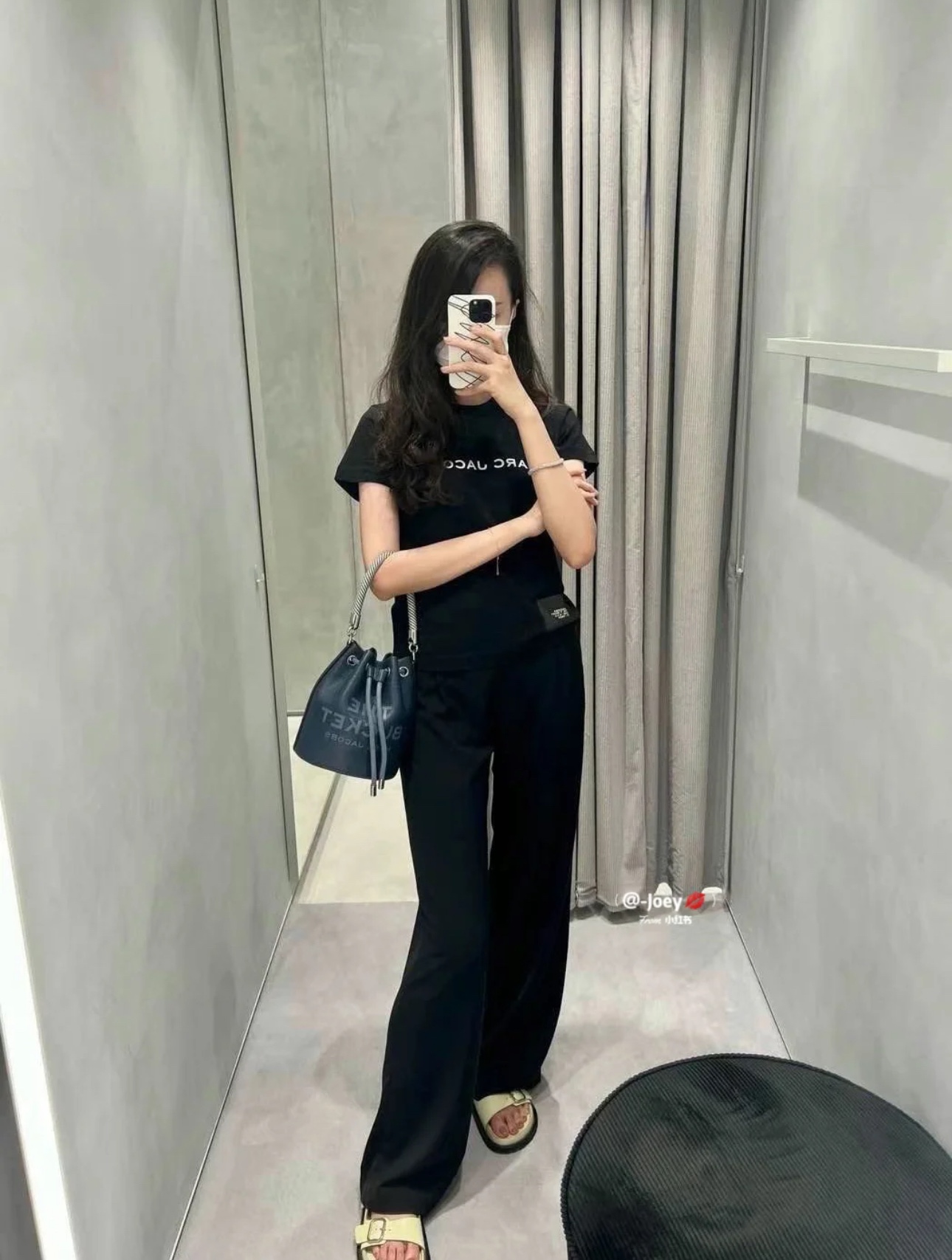 this bucket bag is designed for seamless on-the-go wear - Bag 7