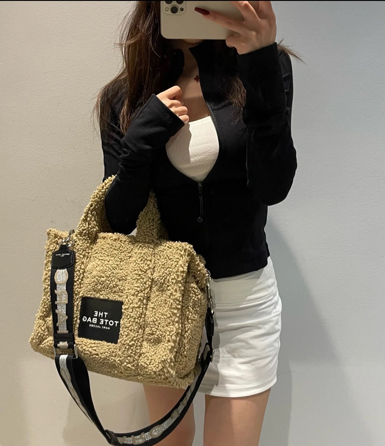 The quintessential winter accessory: the plush bag - Bag 7