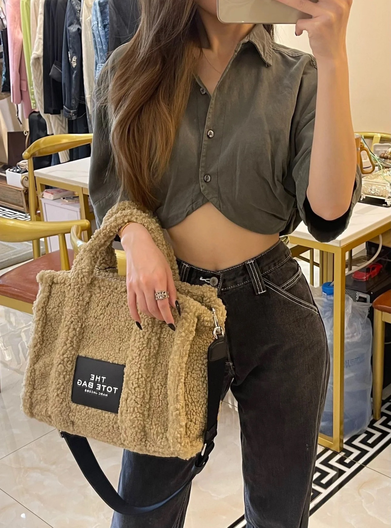The quintessential winter accessory: the plush bag - Bag 5