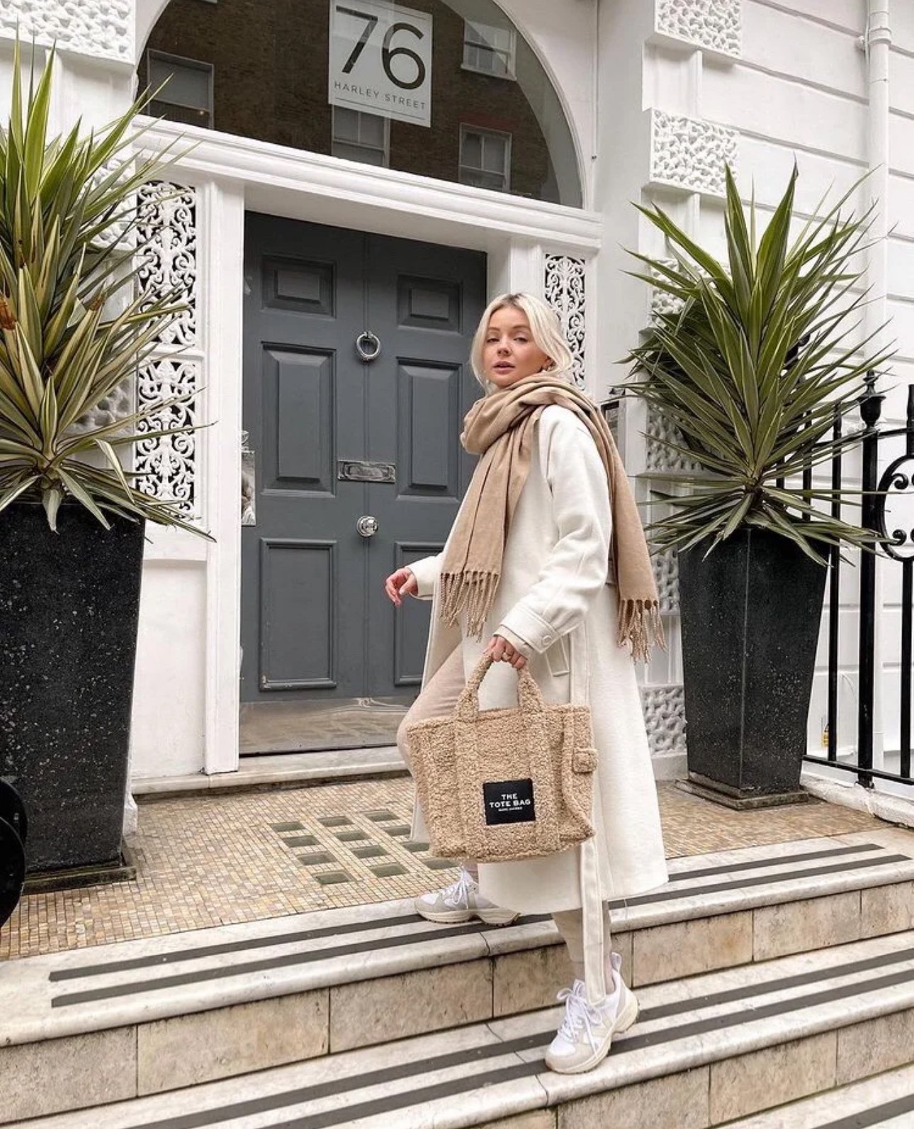 An essential piece designed for Autumn/Winter styling. - Comprehensive 2