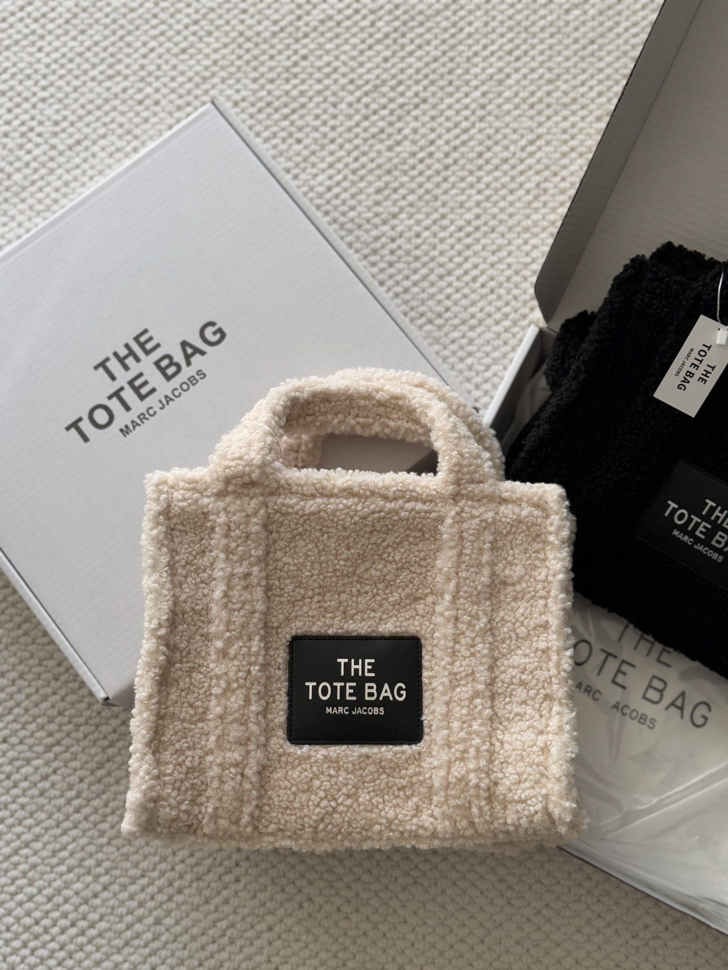 Crafted from soft, fine-textured shearling, this winter tote features a - Bag 3