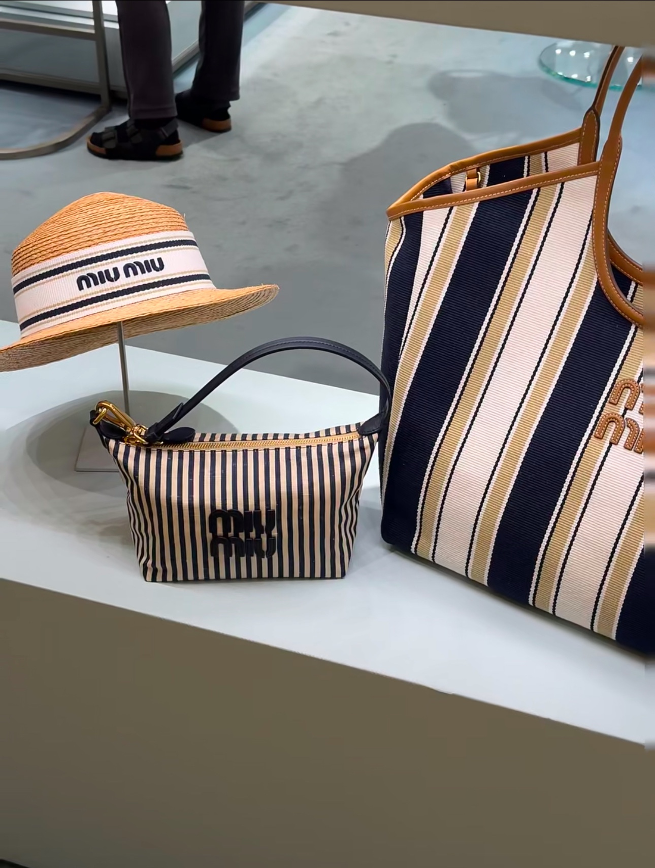 Miu Miu Japan-Exclusive Striped Woven Vanity Case - Comprehensive 8