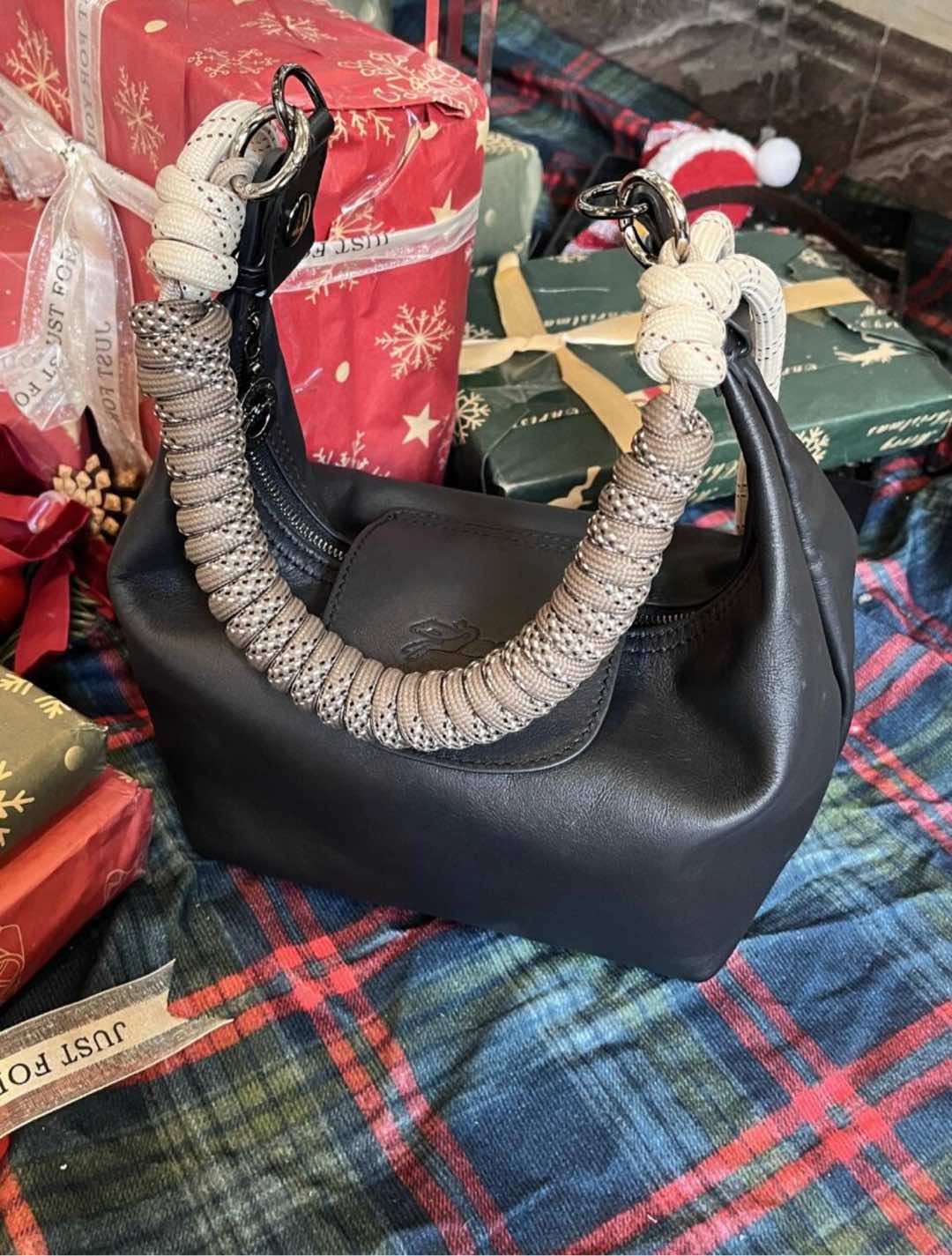 This bag does not include a shoulder strap - Comprehensive 2