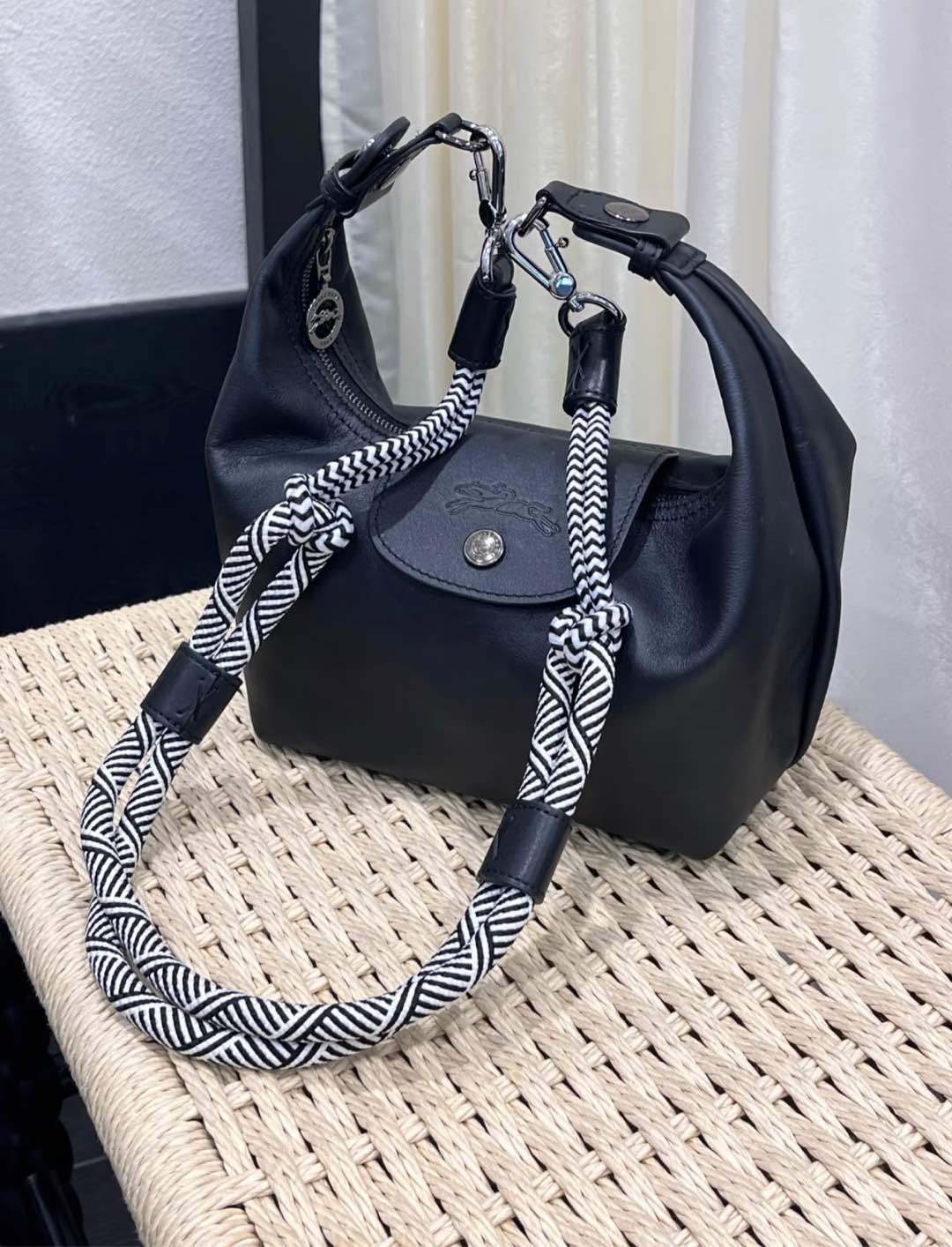 This bag does not include a shoulder strap - Comprehensive 8