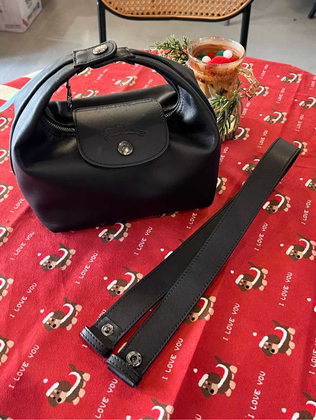 This bag does not include a shoulder strap - Comprehensive 3