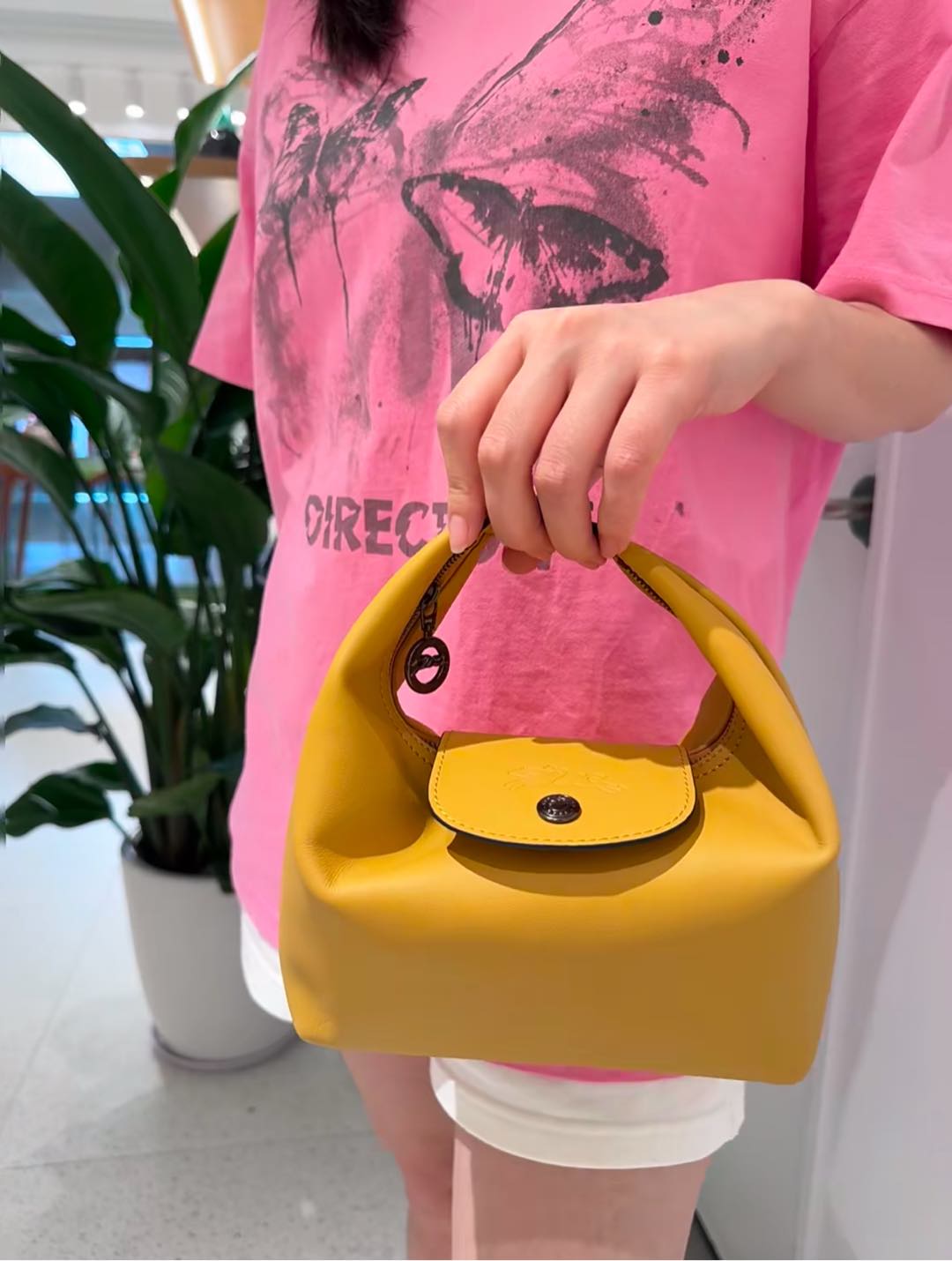 A lightweight, supple bag designed for effortless year-round styling - Comprehensive 3