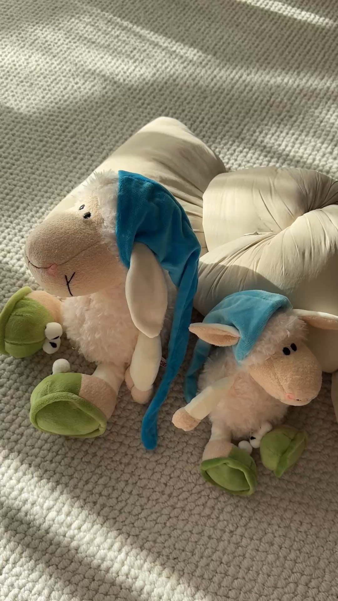 The hat is removable and full of details - Hat