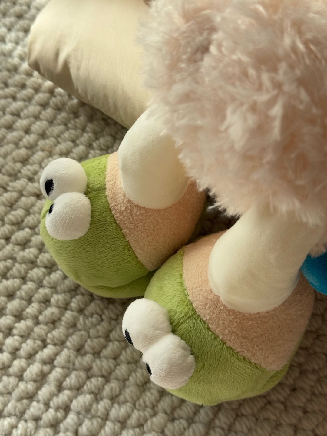 Especially the Nici family's sleeping hat sheep is so cute and adorable - Hat 2