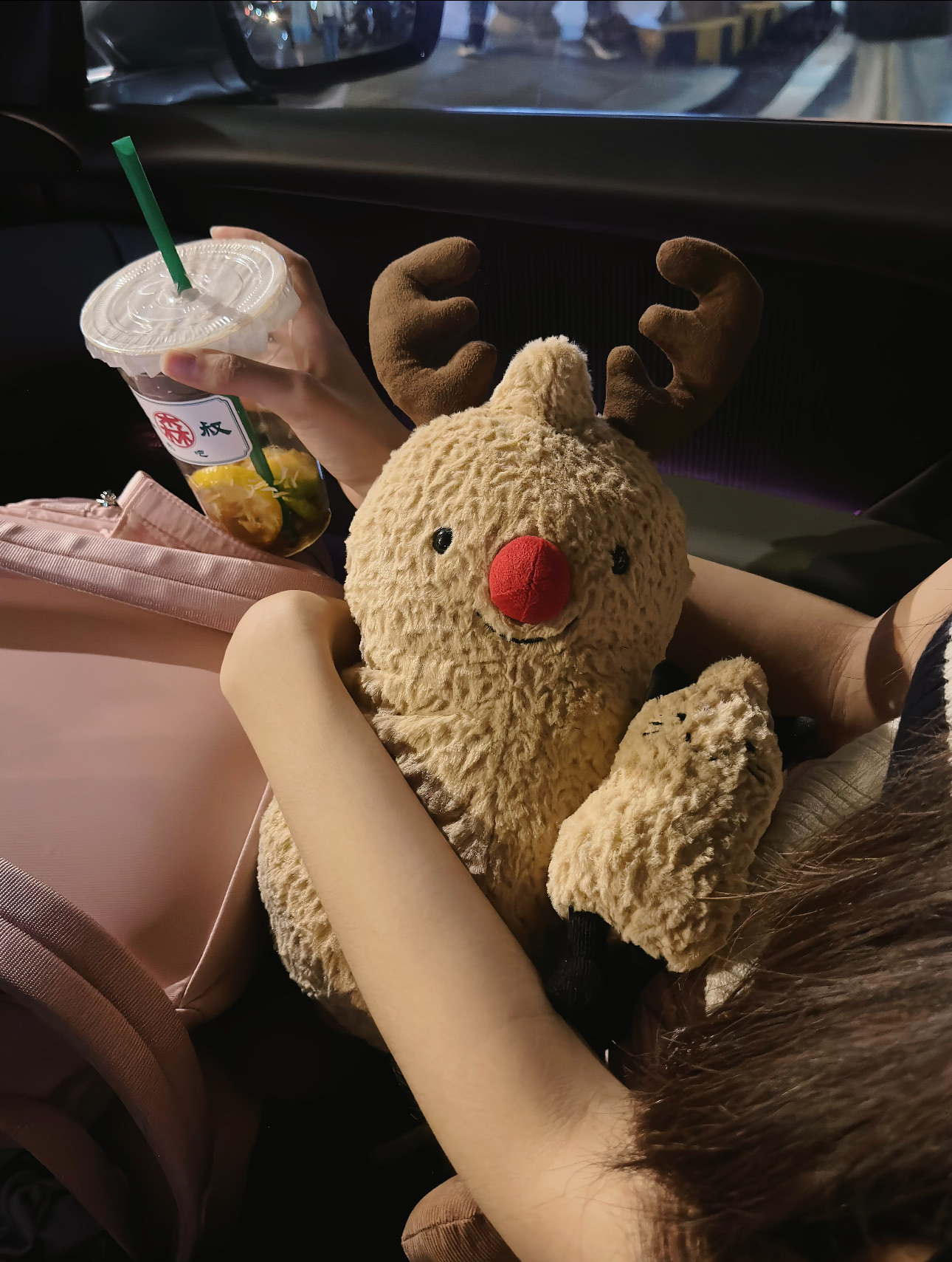 NO:810444,There is a round Christmas elf hidden in each peanut shell, with brown butter shiny antlers + tomato red nose + black bean eyes, filling the entire embrace. Jellycat doll from trendy department store19860909每颗花生壳里都藏着一只圆滚滚的圣诞精灵,棕黄油亮鹿角＋番茄红鼻头＋黑豆豆眼,充满整个怀抱.,潮品百货Jellycat公仔,accessory