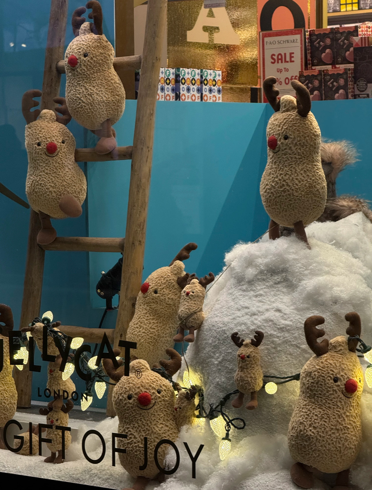 NO:810441,Full of happiness!  The Peanut Reindeer looked up and confessed 'I have grown up' and quietly revealed the collectible growth eggs - from palm size to hug size, each one is a breathing companion, a fashionable department store Jellycat doll19860909抱满怀的幸福感！花生驯鹿仰头告白“我长大了”,悄悄透露收藏级成长彩蛋——从掌心size到环抱尺寸,每一只都是会呼吸的陪伴系搭子,潮品百货Jellycat公仔,accessory