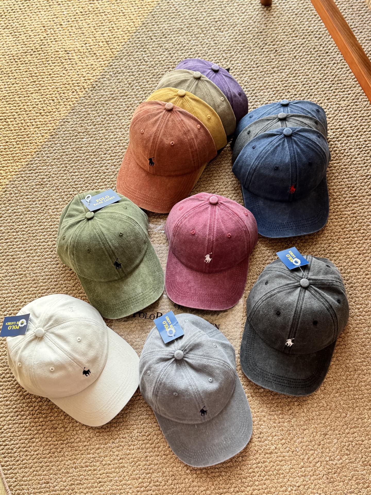 Whether it's a casual hoodie or retro denim, a hat can fill the retro - Comprehensive 2