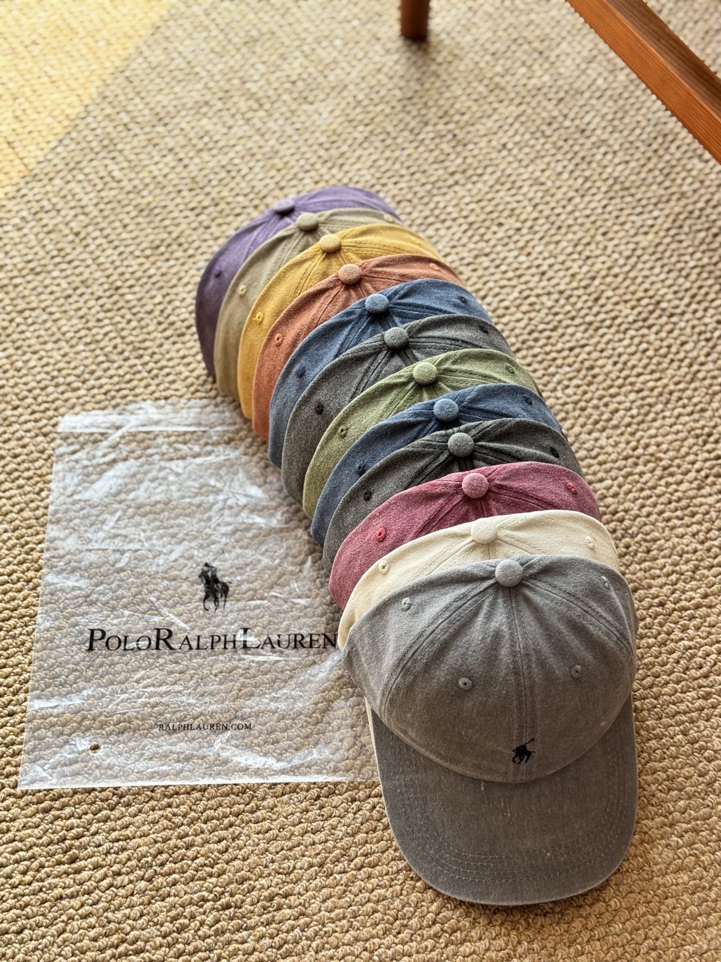 Whether it's a casual hoodie or retro denim, a hat can fill the retro - Comprehensive 5