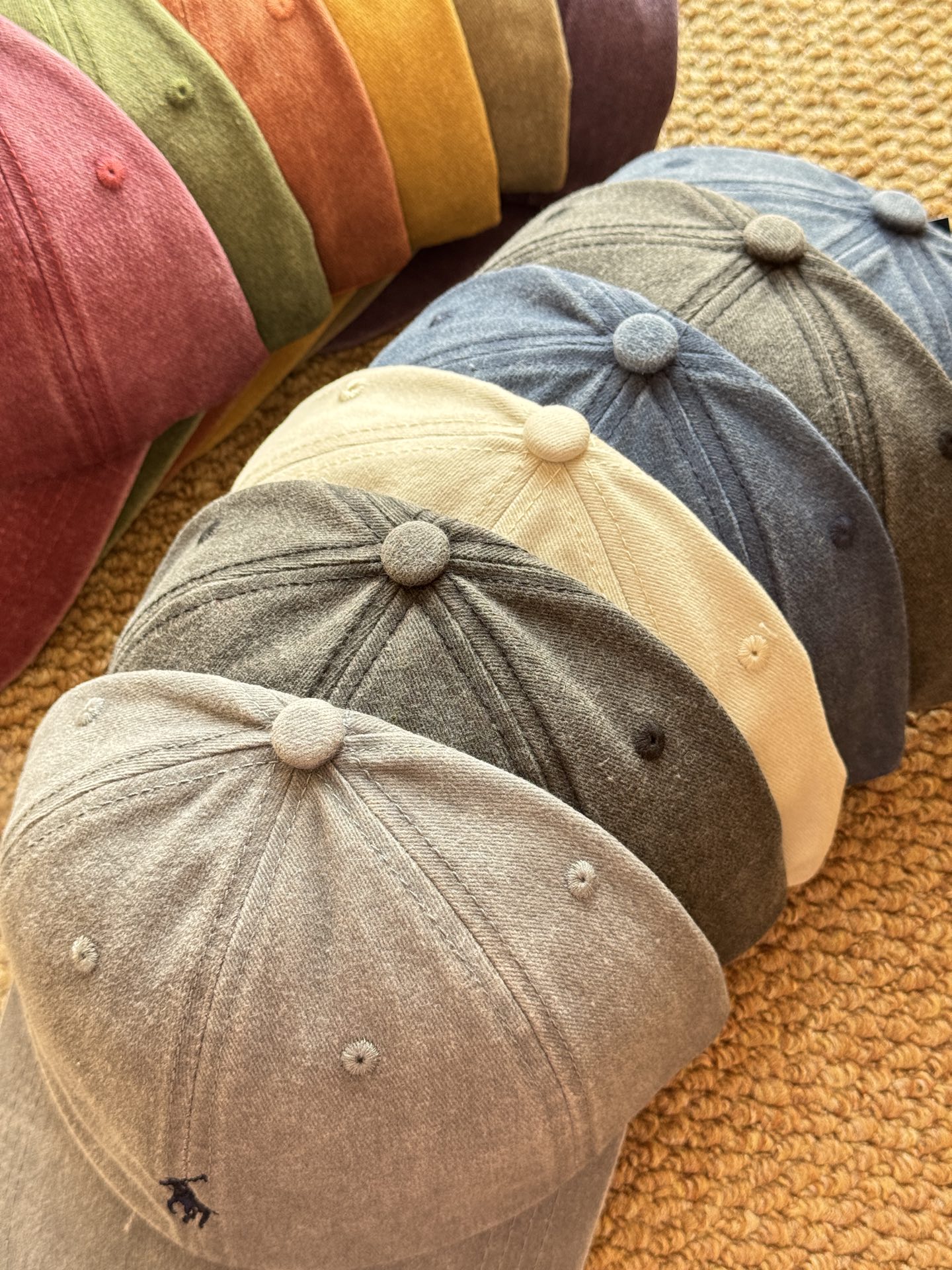 The matte texture of washed cotton makes the color of the hat body - Hat 5