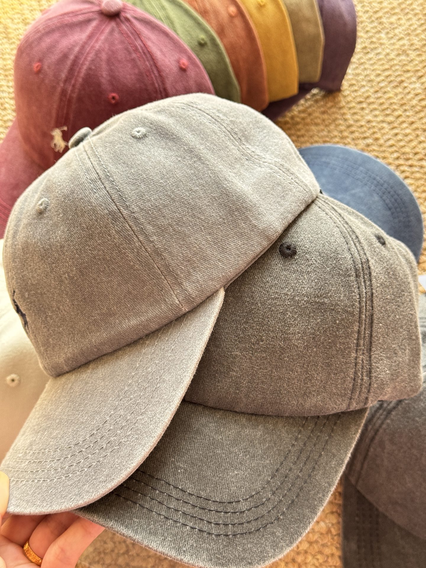 The matte texture of washed cotton makes the color of the hat body - Hat 6