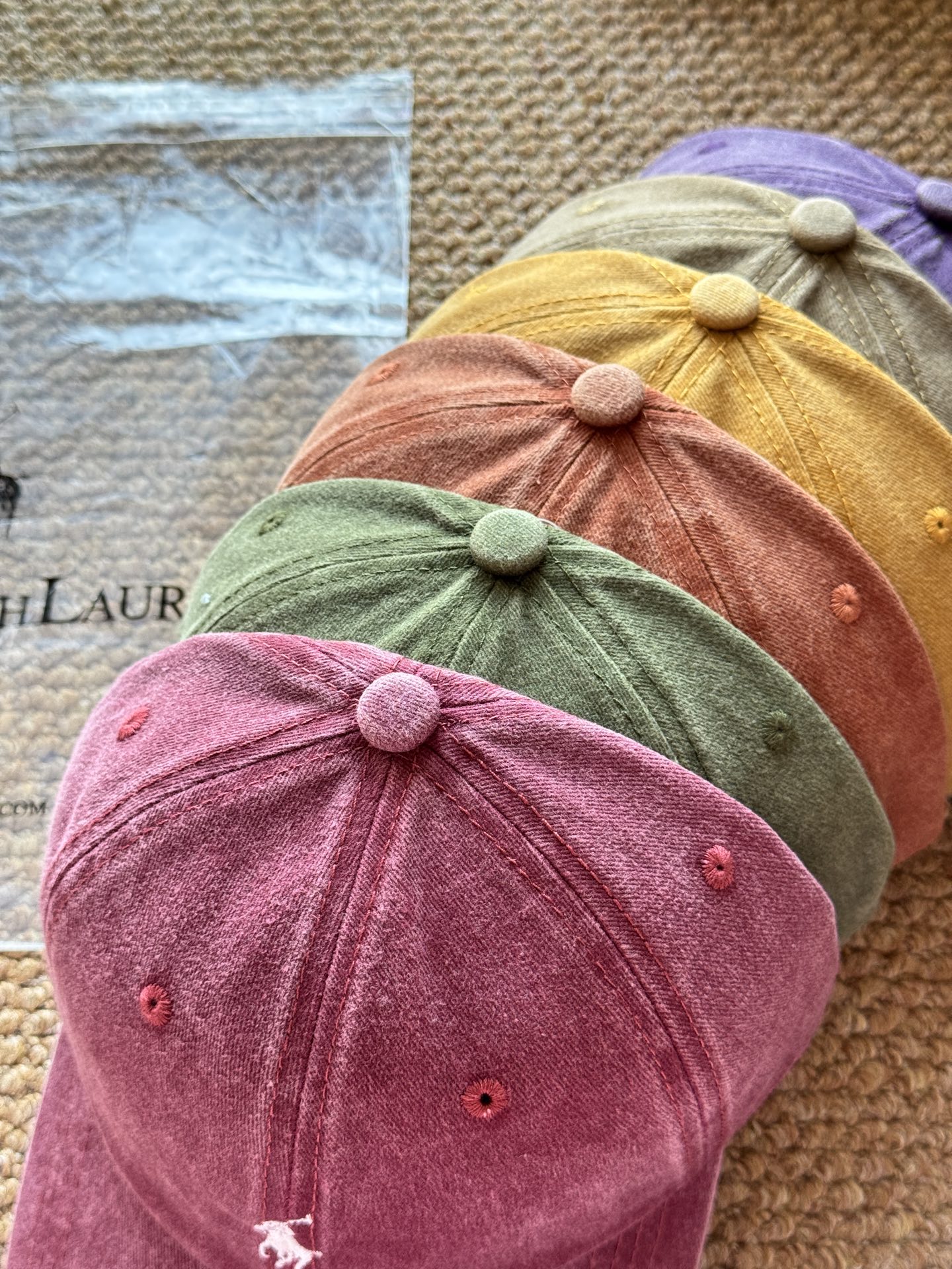 The matte texture of washed cotton makes the color of the hat body - Hat