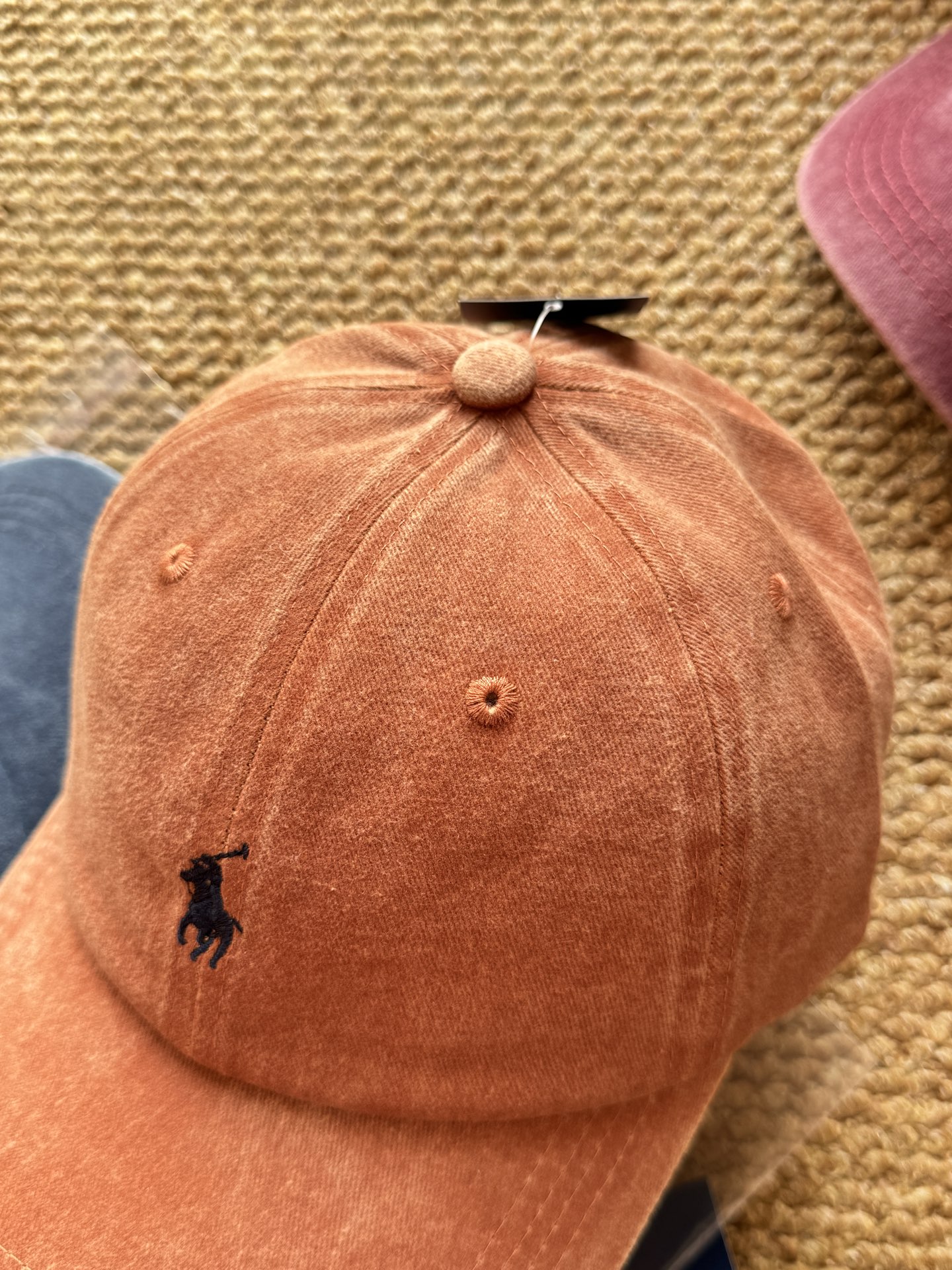The matte texture of washed cotton makes the color of the hat body - Hat 2