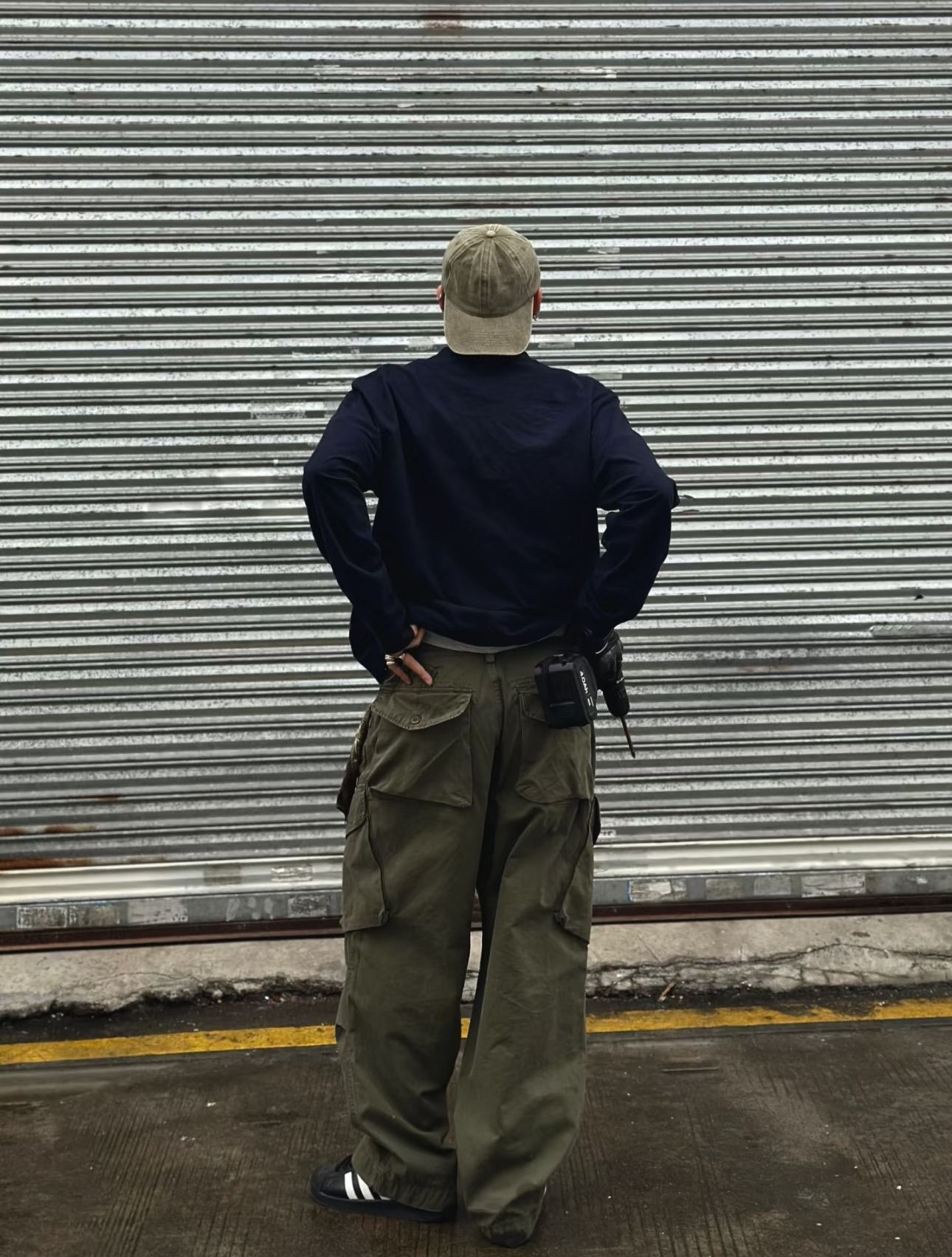午后阳光斜照的草地，周末漫无目的的街角，或是旅行时忽然遇见的风…让柔软水洗棉与刺绣徽章，陪你收录所有轻松时刻。不同配色，同一份美式休闲的骄傲。 5
