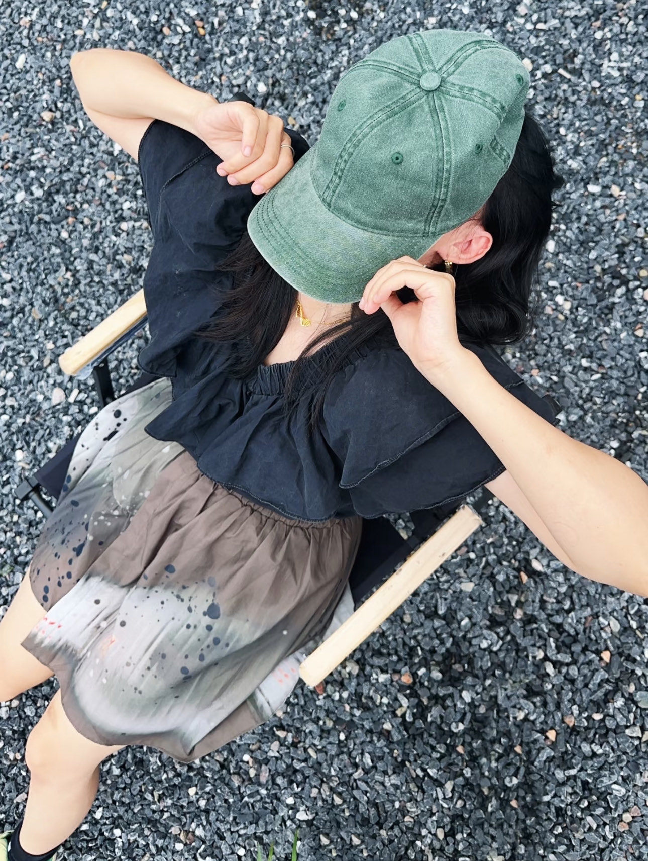 从橄榄绿的自然随性,到复古酒红的不羁亮眼——我们不止设计帽子,更打点你每日的衣橱心情 5