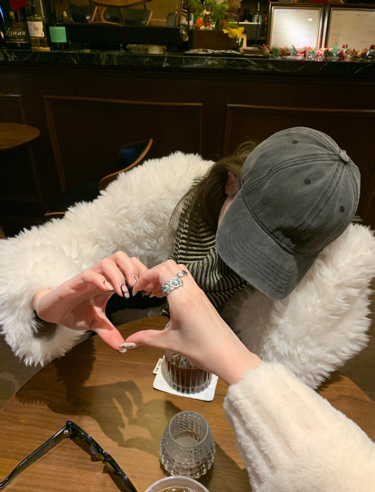 从橄榄绿的自然随性,到复古酒红的不羁亮眼——我们不止设计帽子,更打点你每日的衣橱心情 6