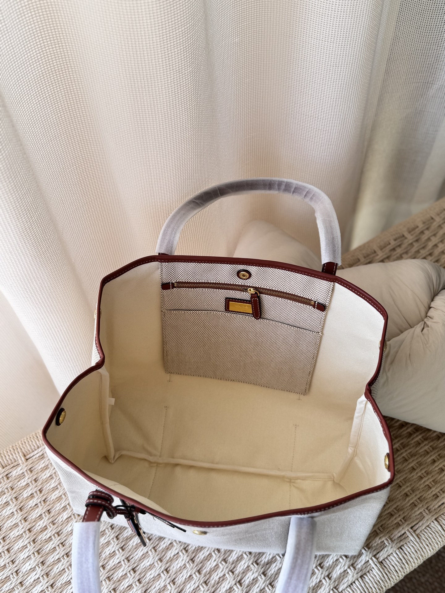 Jacquemus Luxury Designer Handbag Shoulder Crossbody Bag crafted in 8